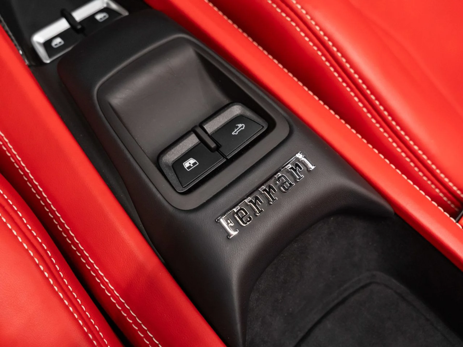 mph127_407830551_ferrari_f8_spider_2021_0ccc867f1b