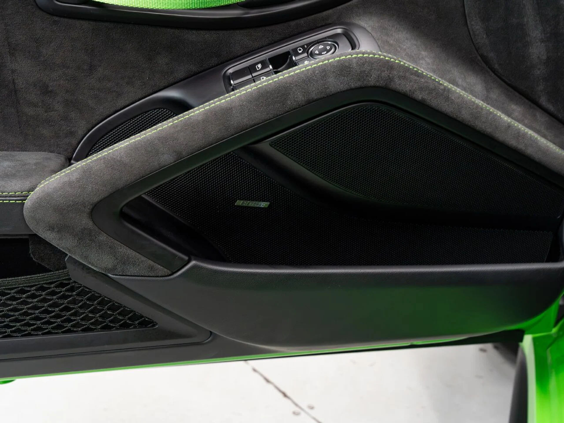 mph128_3575593610_porsche_911_2019_5d910578a0