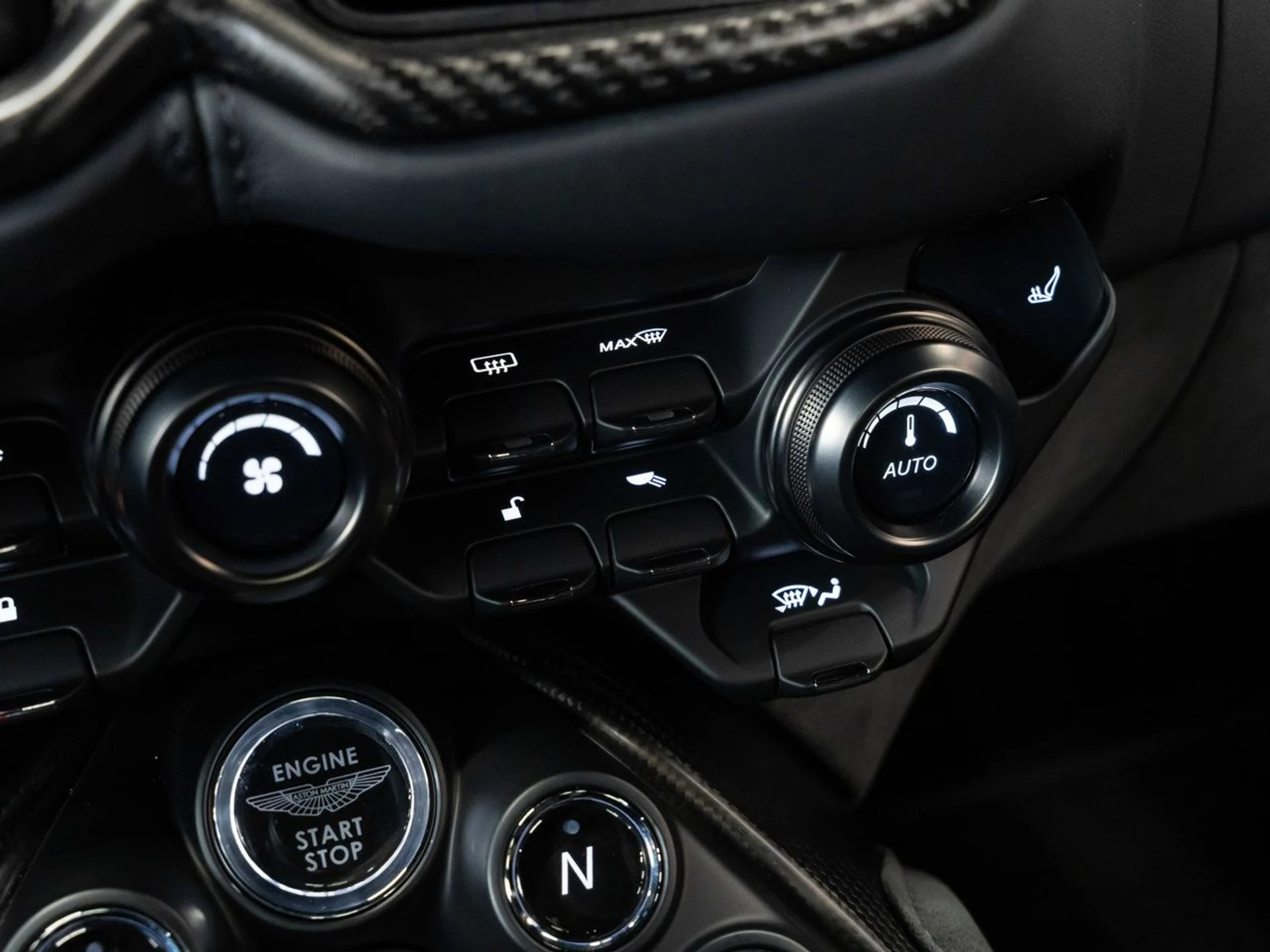 mph129_280687569_aston_martin_vantage_2023_7f3f0a91eb
