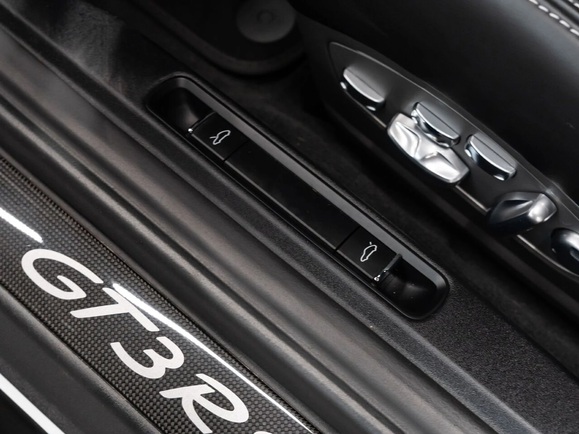 mph129_3338131303_porsche_911_2019_76f02e8347