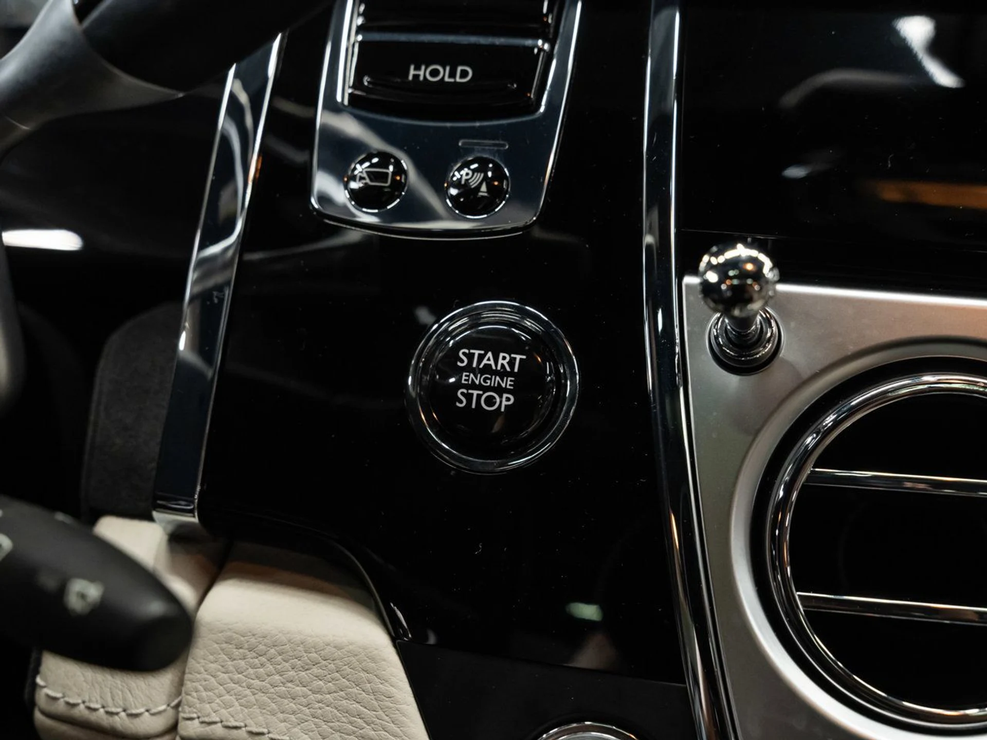mph129_3679254393_rolls_royce_ghost_2012_621b3a9c04