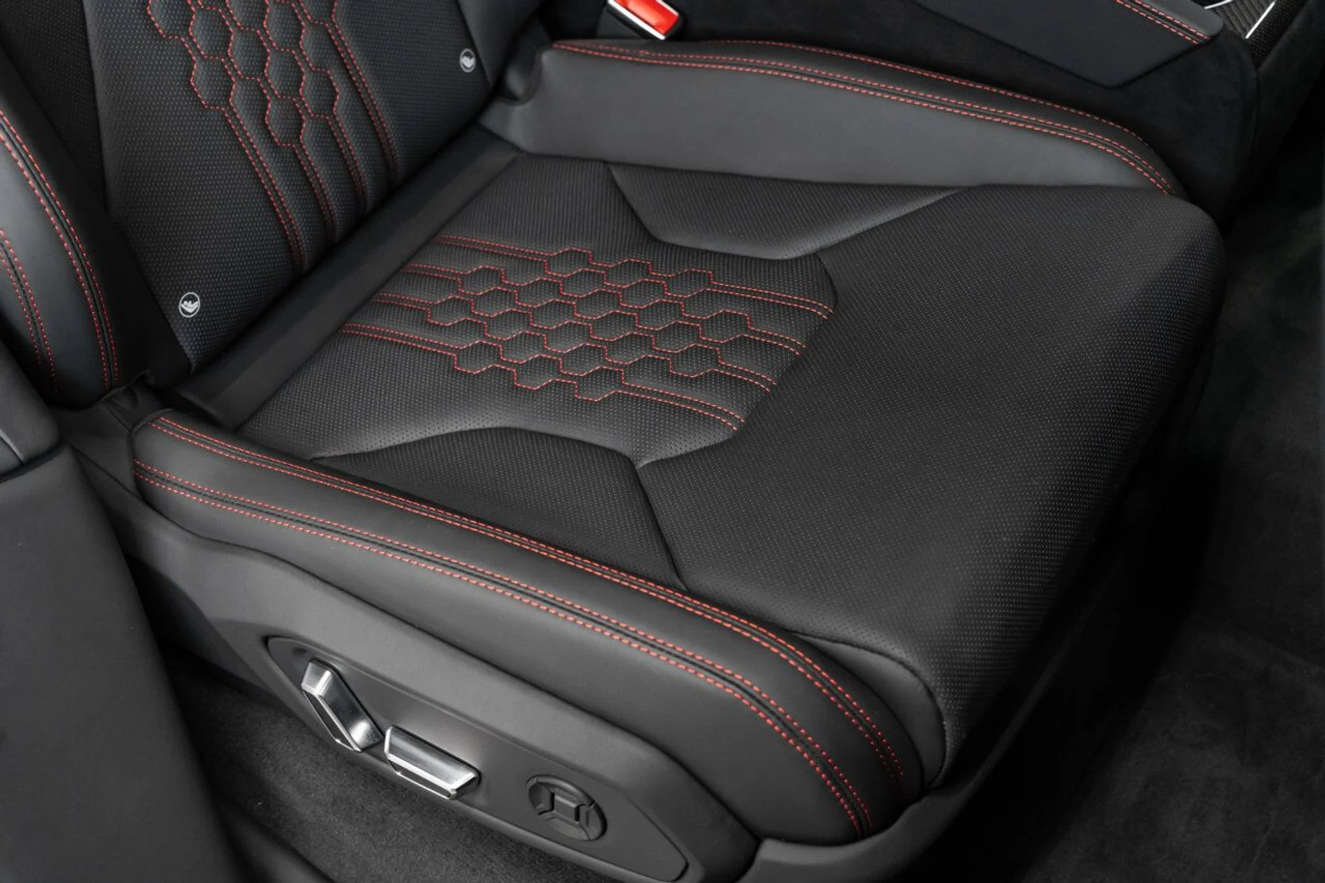 mph129_543032893_lamborghini_urus_2023_d4f24369c8