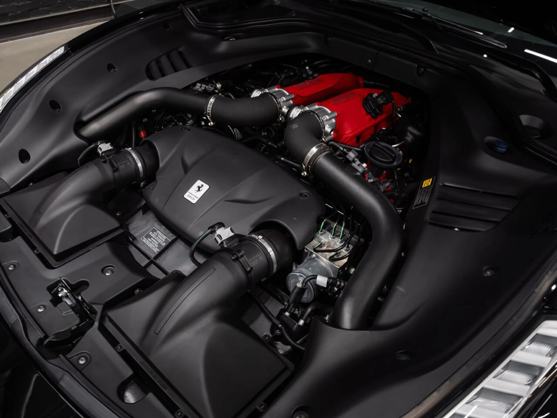 mph130_1051830300_ferrari_california_2015_983466f5bb