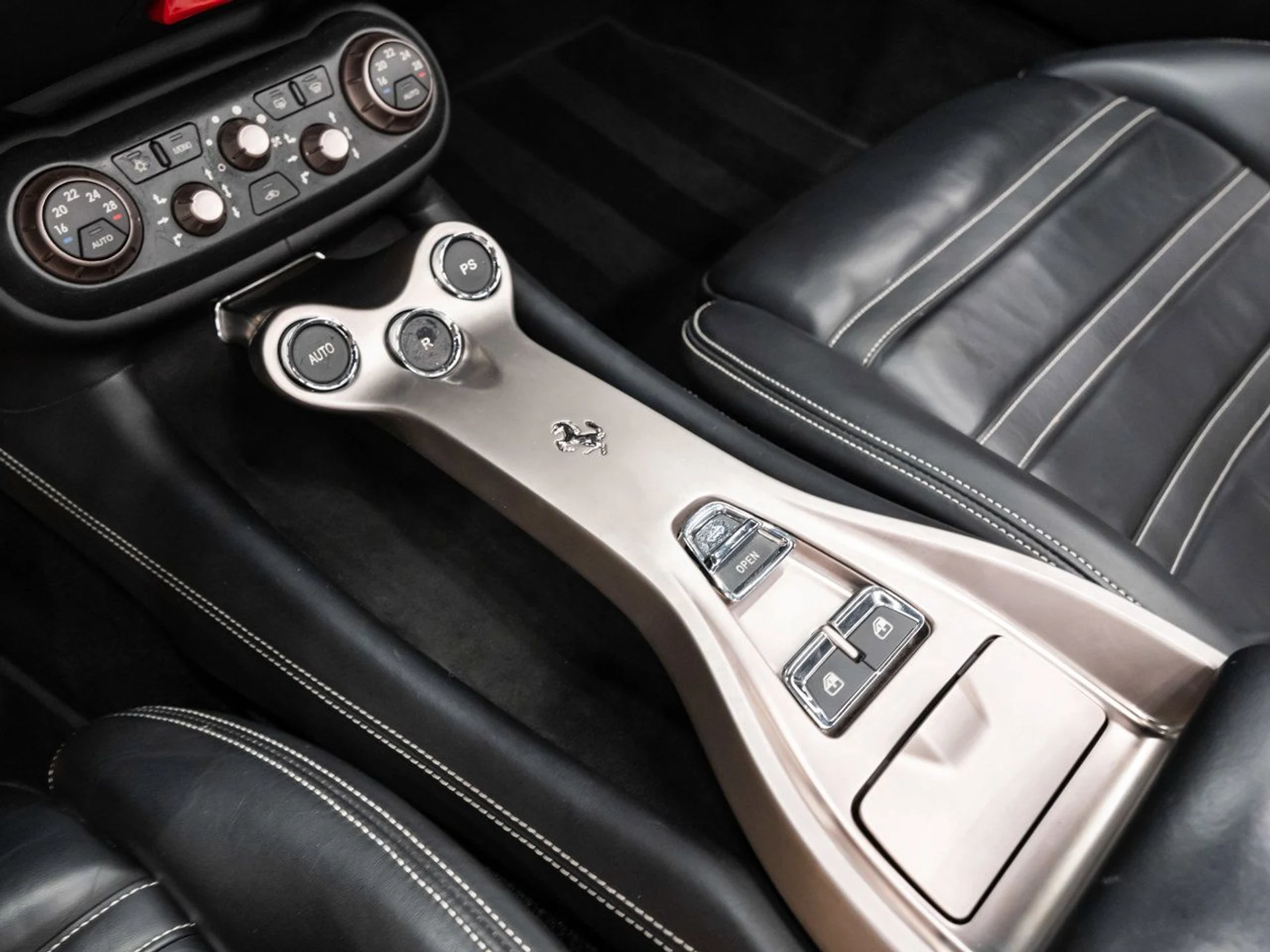 mph130_161852307_ferrari_california_2011_d6e2b39e56