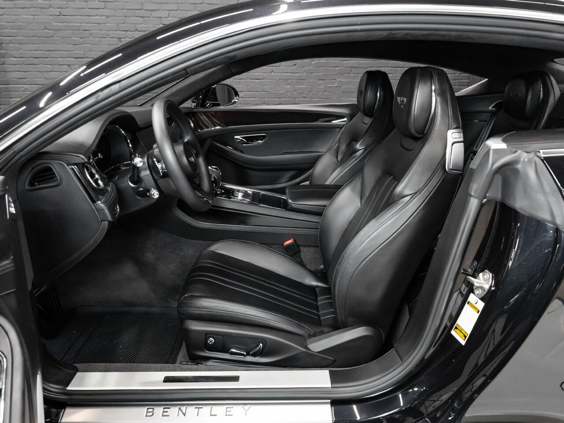 mph130_1759993846_bentley_continental_2022_8bf289afb7
