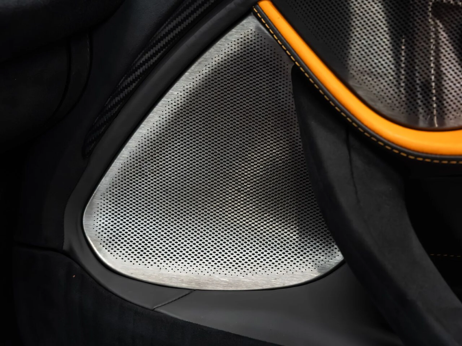 mph130_2359797779_mclaren_720s_2018_7f0105a8c9