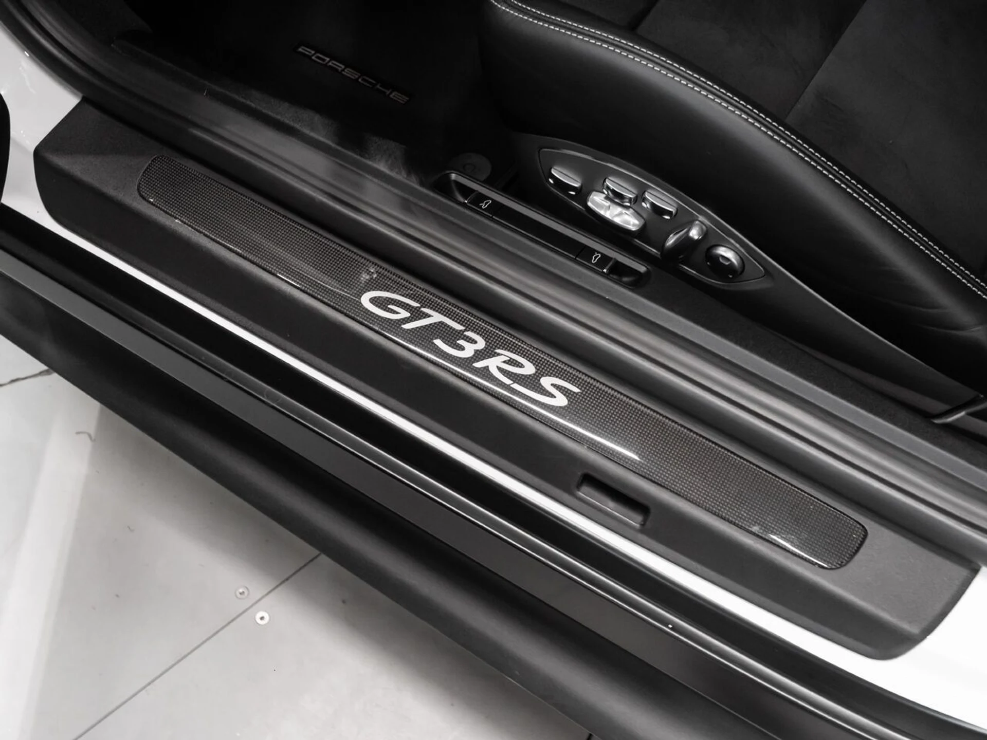 mph130_2725178952_porsche_911_2019_2a82683306