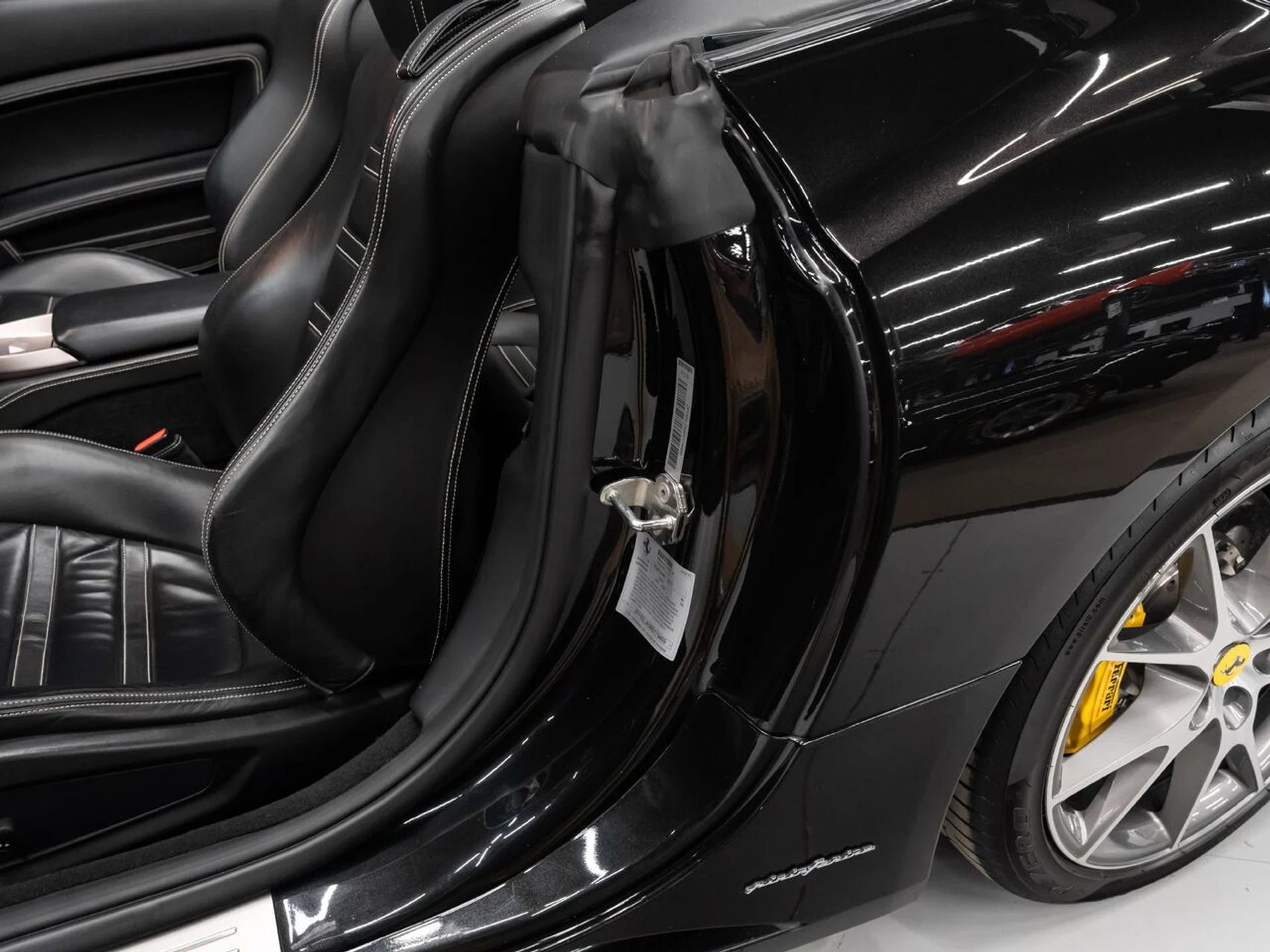 mph130_315710789_ferrari_california_2011_c80289e1f4