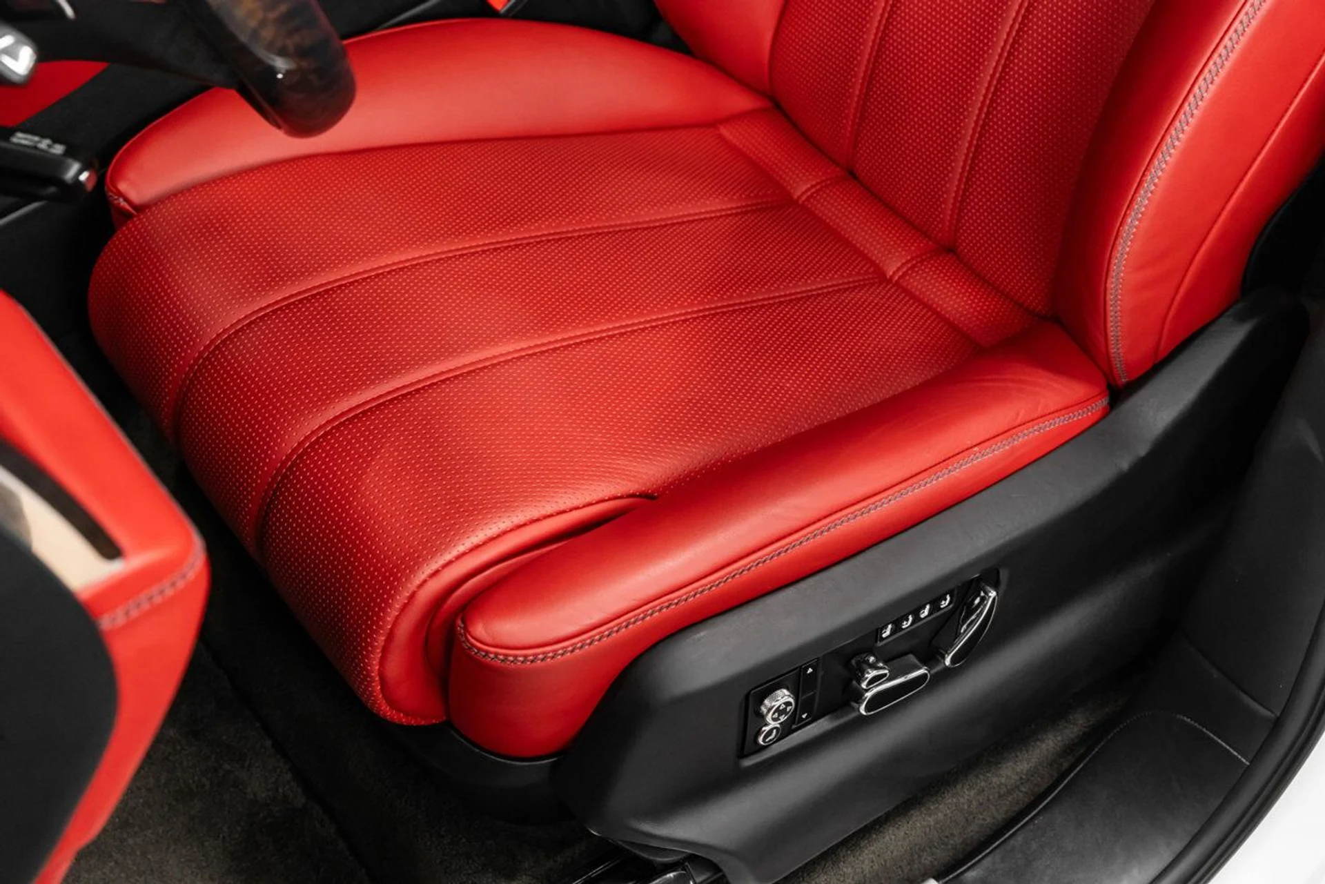 mph131_123187537_bentley_bentayga_2019_a9da110a3e