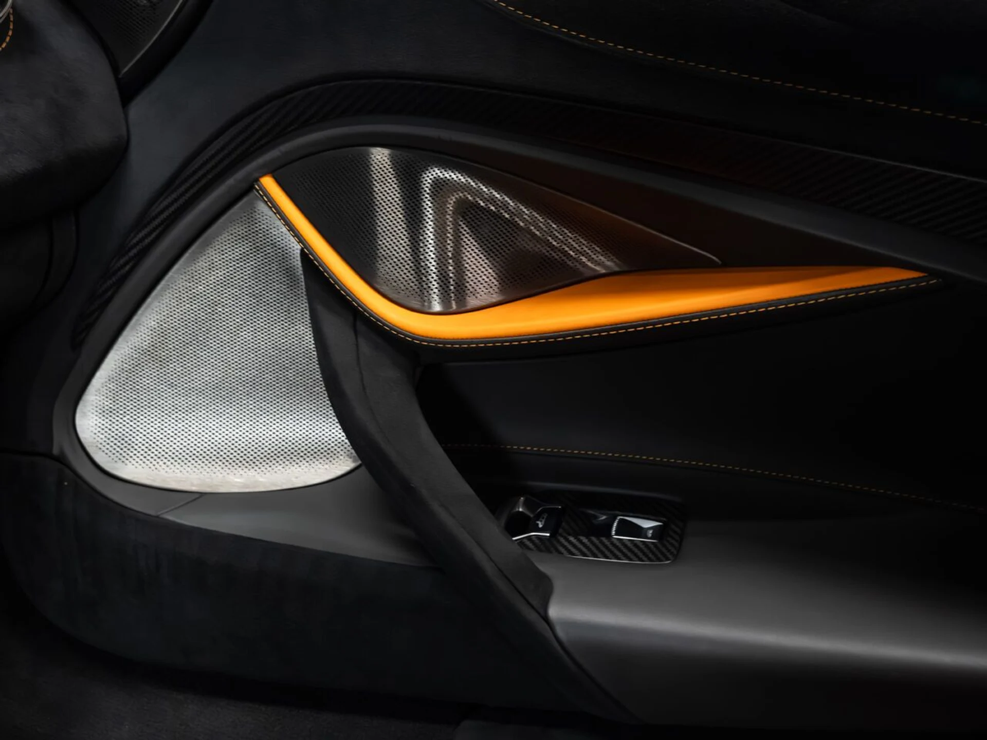 mph131_2369504719_mclaren_720s_2018_71d7775953