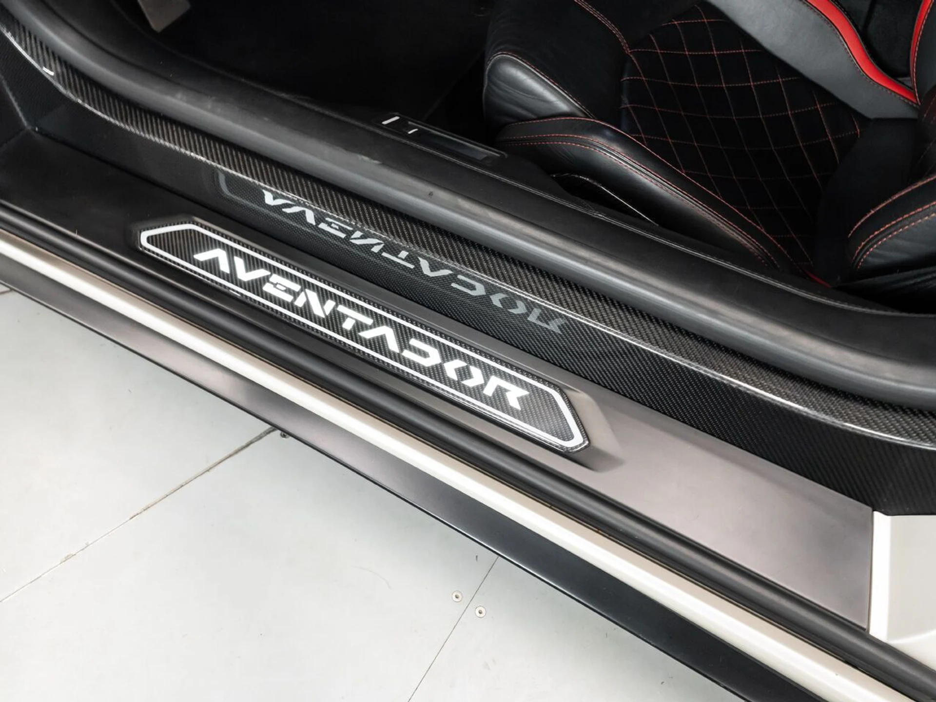 mph131_3359702366_lamborghini_aventador_2017_17a1b91088