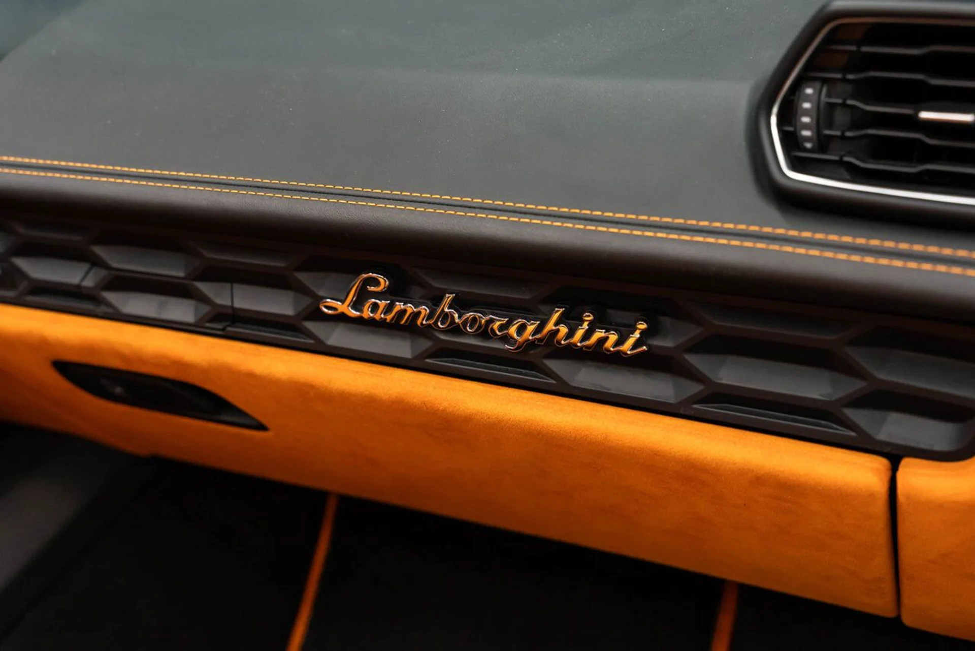 mph131_393598544_lamborghini_huracan_2016_c208d5ebd8