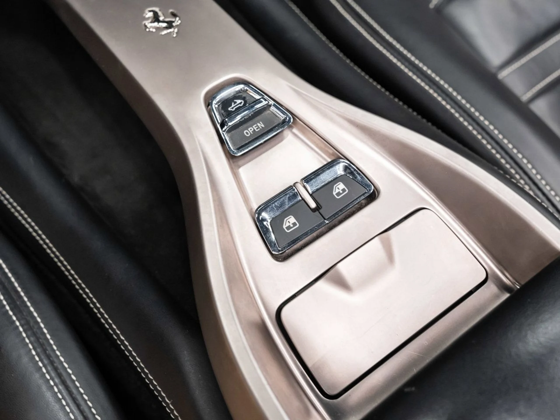 mph132_15193787_ferrari_california_2011_580caee409