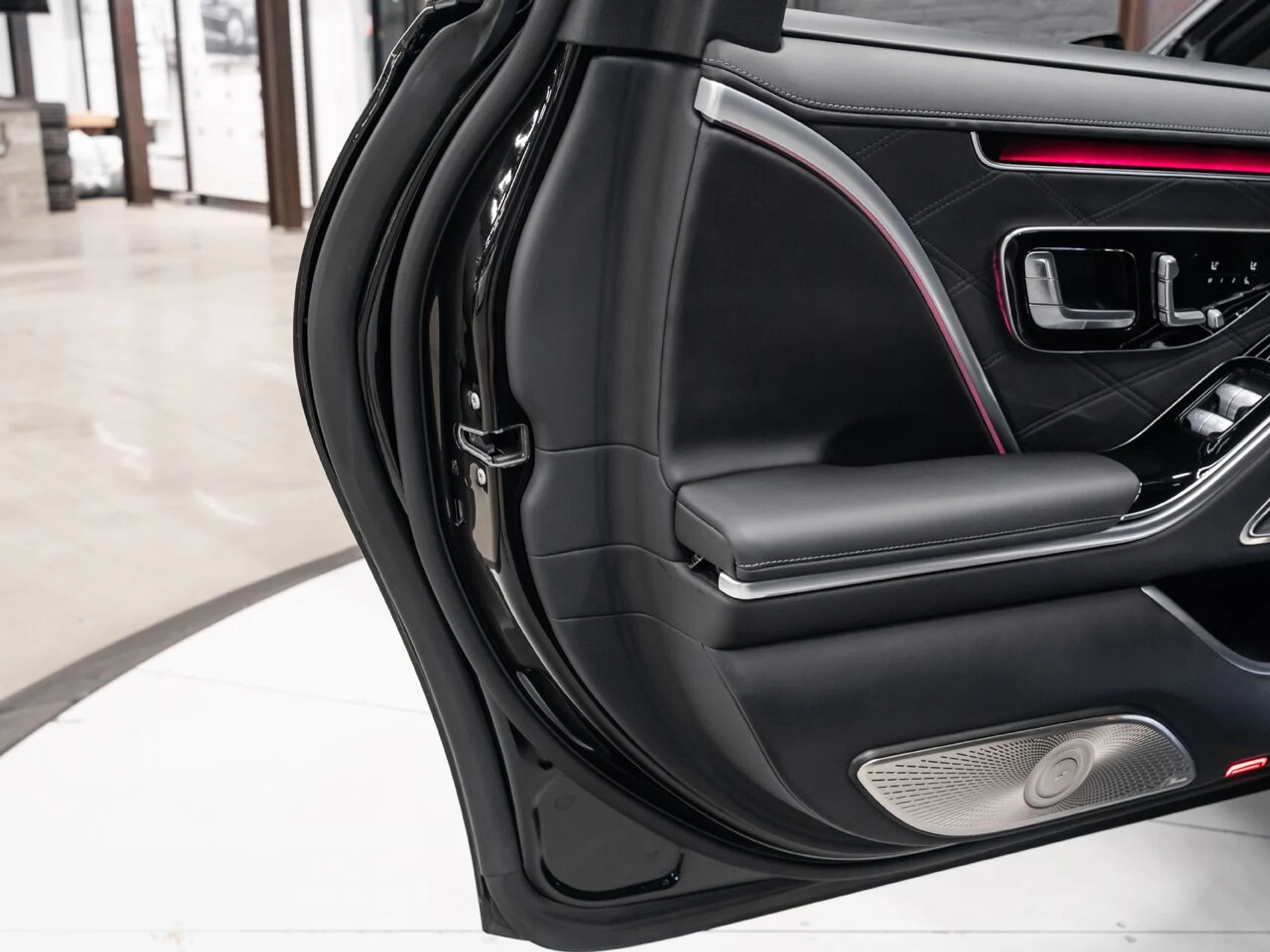 mph132_2609236814_mercedes_benz_s_class_2023_fe64a79578