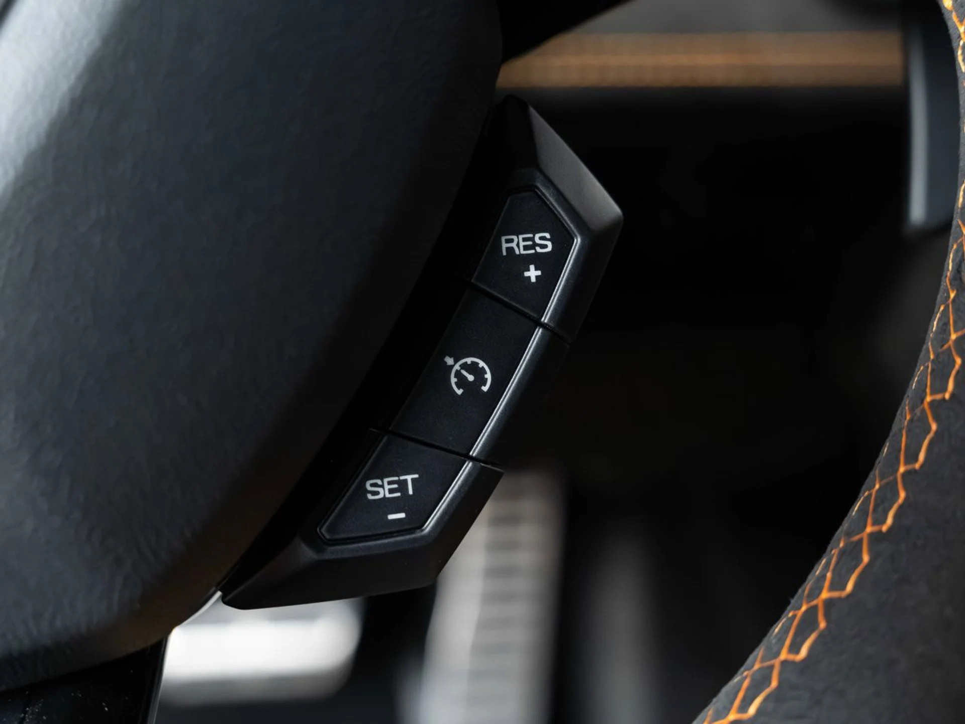 mph132_306235867_lamborghini_huracan_2023_fc20e07b28