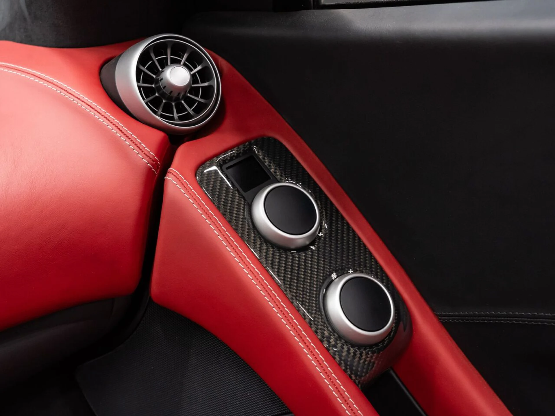 mph132_430089479_mclaren_650s_2015_9a24a7246d