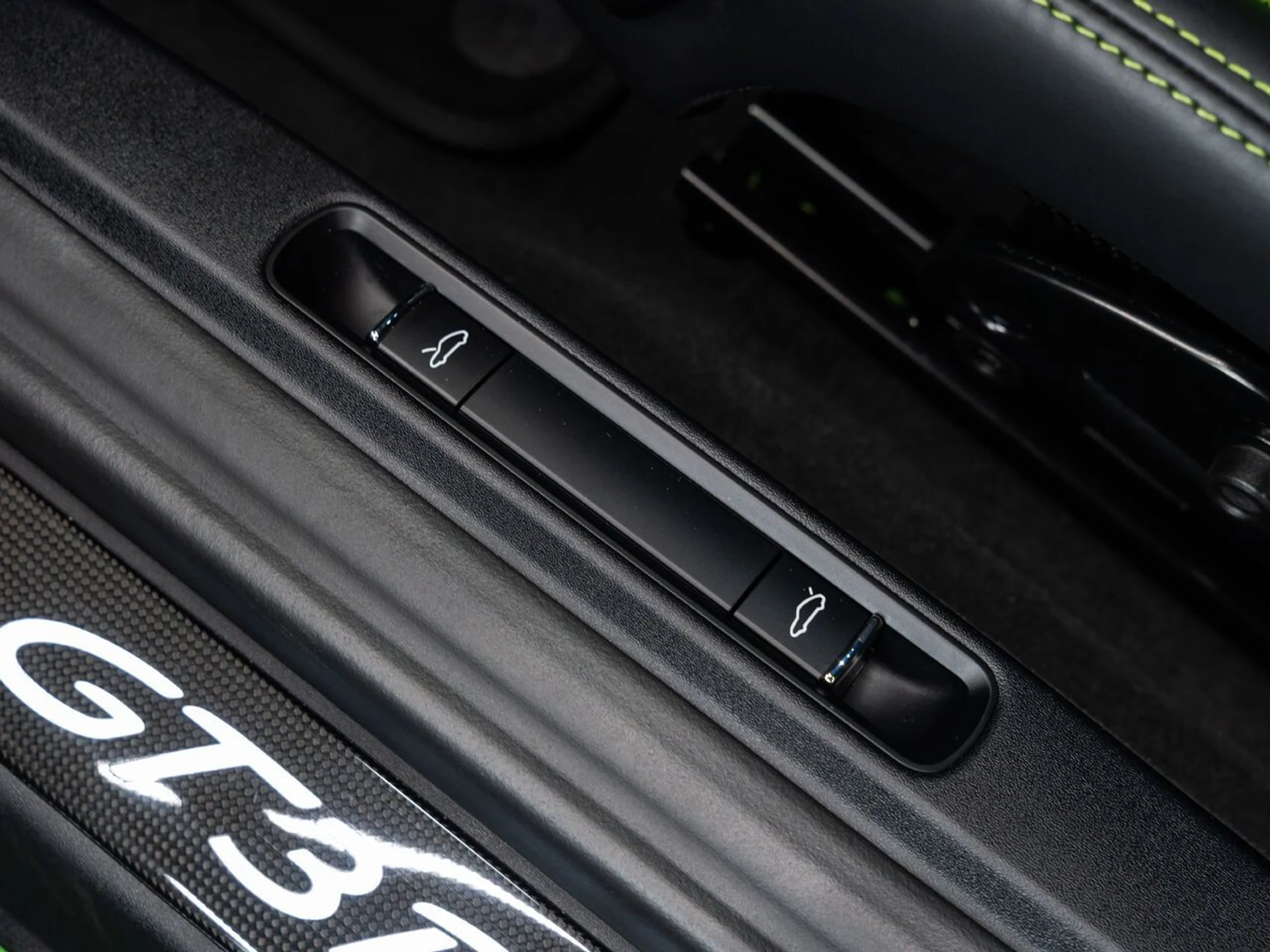 mph132_997172760_porsche_911_2019_e1c4718665