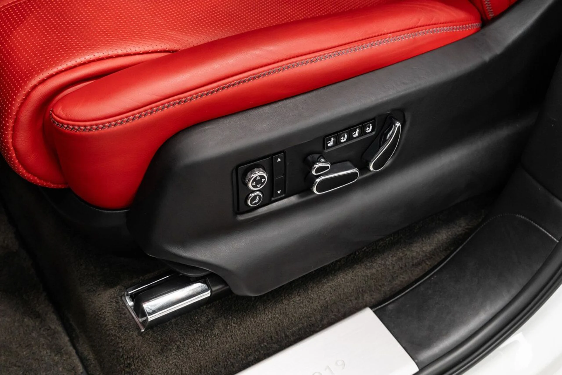 mph133_2067791776_bentley_bentayga_2019_15713cd7eb