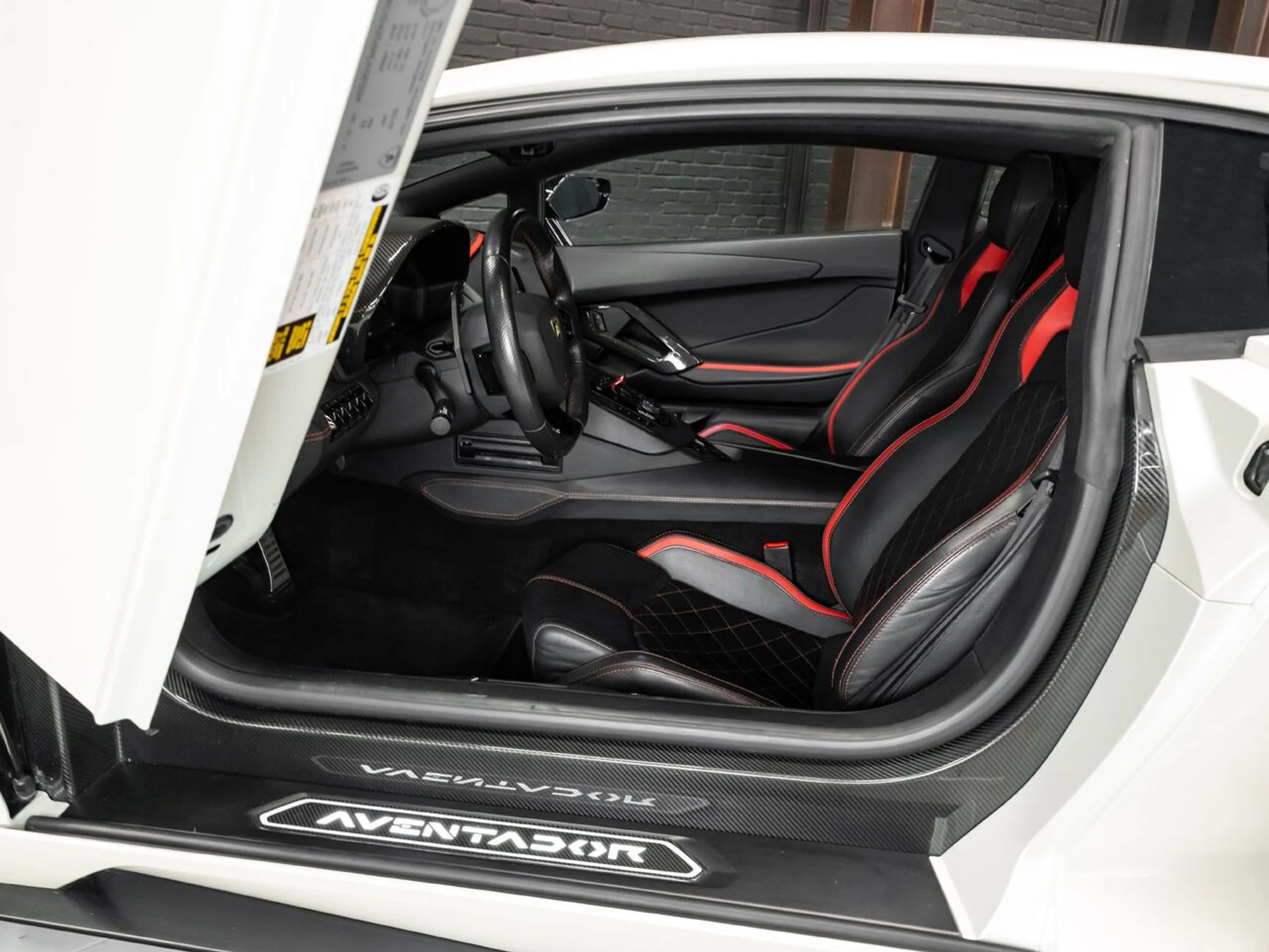mph133_2315375994_lamborghini_aventador_2017_3a9ccffc73