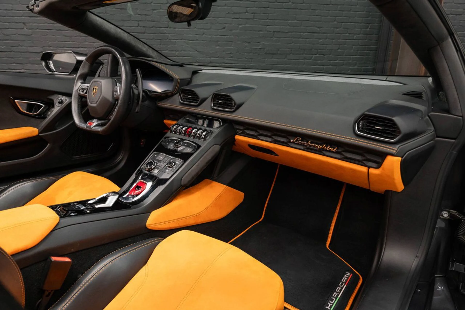 mph133_3009640854_lamborghini_huracan_2016_72d81b96f4