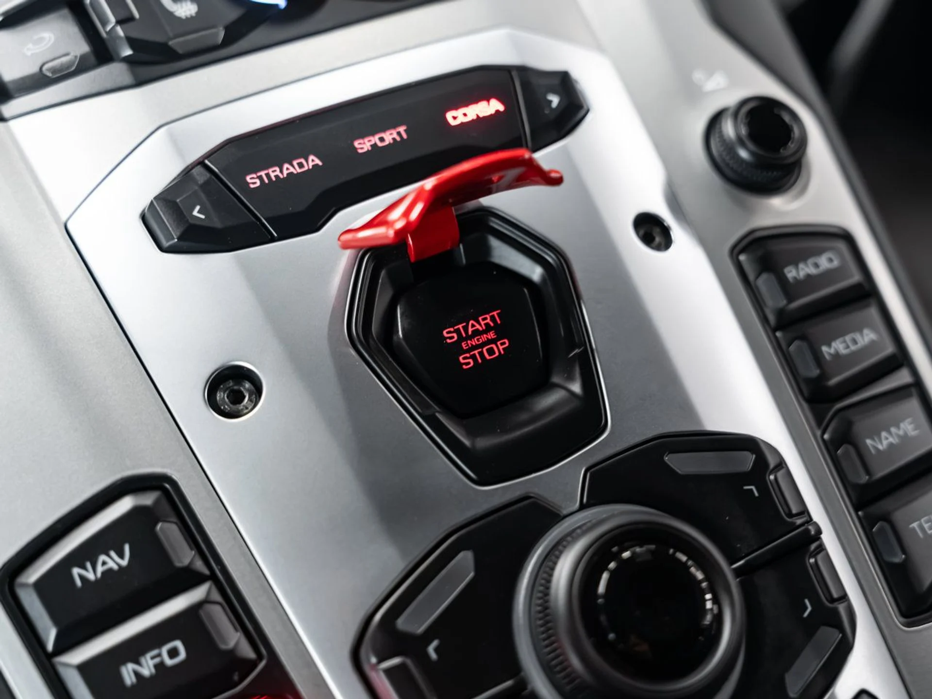 mph133_3621132628_lamborghini_aventador_2017_e4d25fec1e