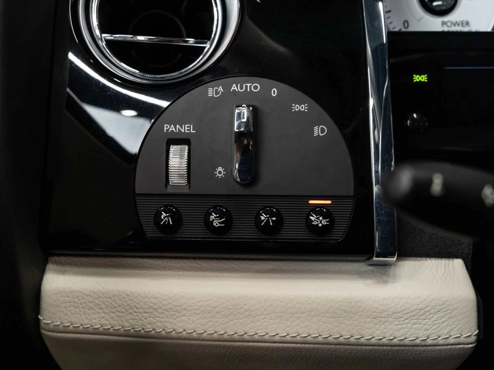 mph133_425290505_rolls_royce_ghost_2012_6413e3b2fe
