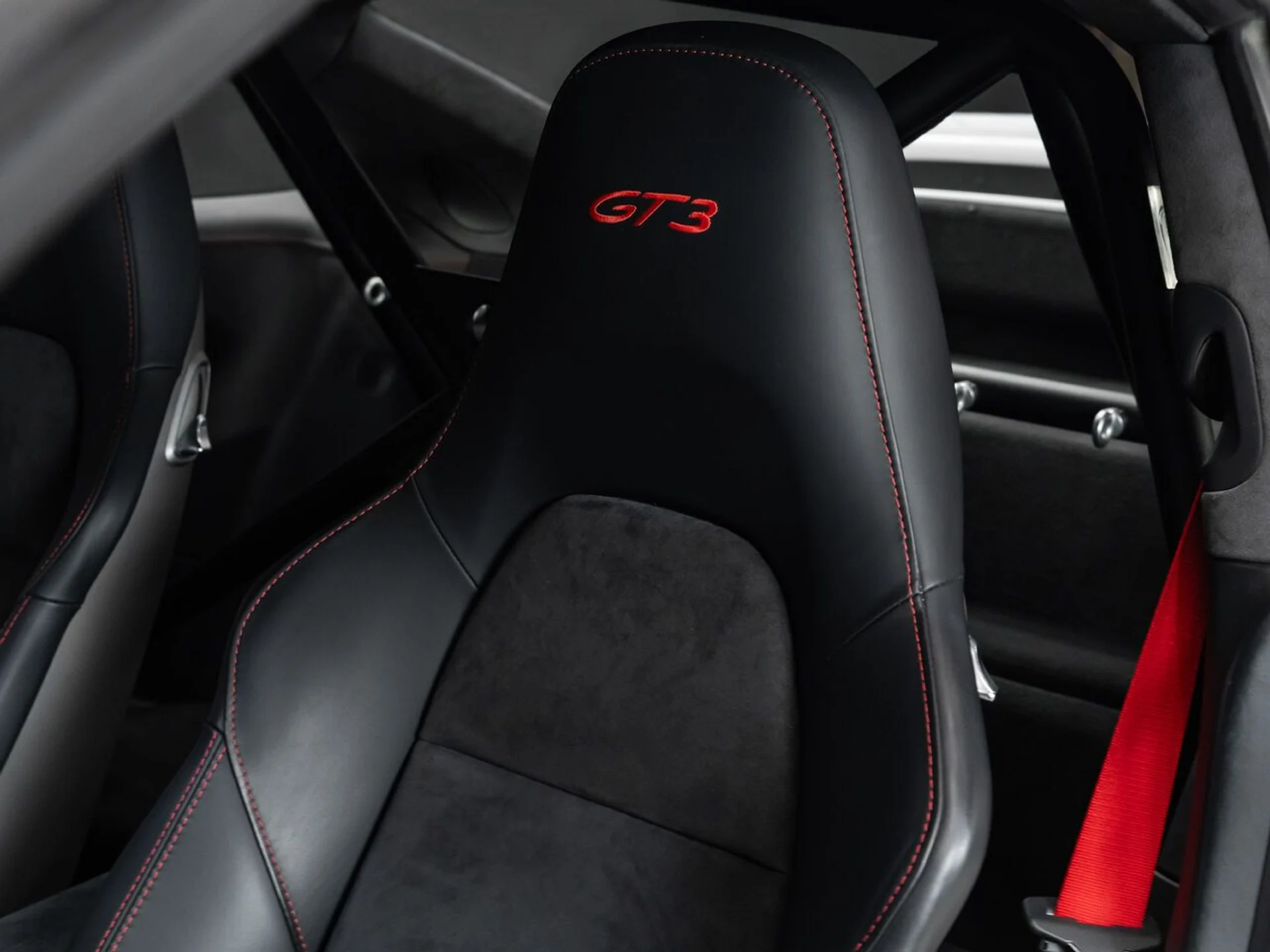 mph134_1675616532_porsche_911_2015_64c2716f6e