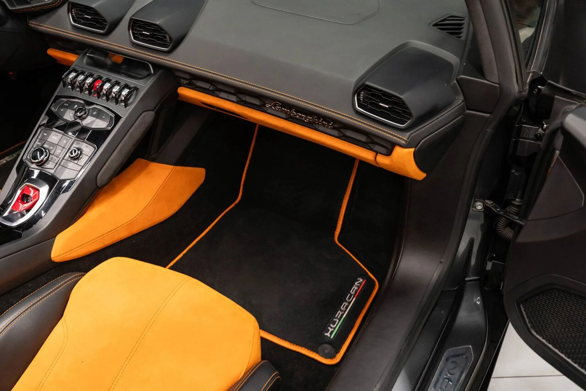 mph134_3038968357_lamborghini_huracan_2016_b2ca014d1a