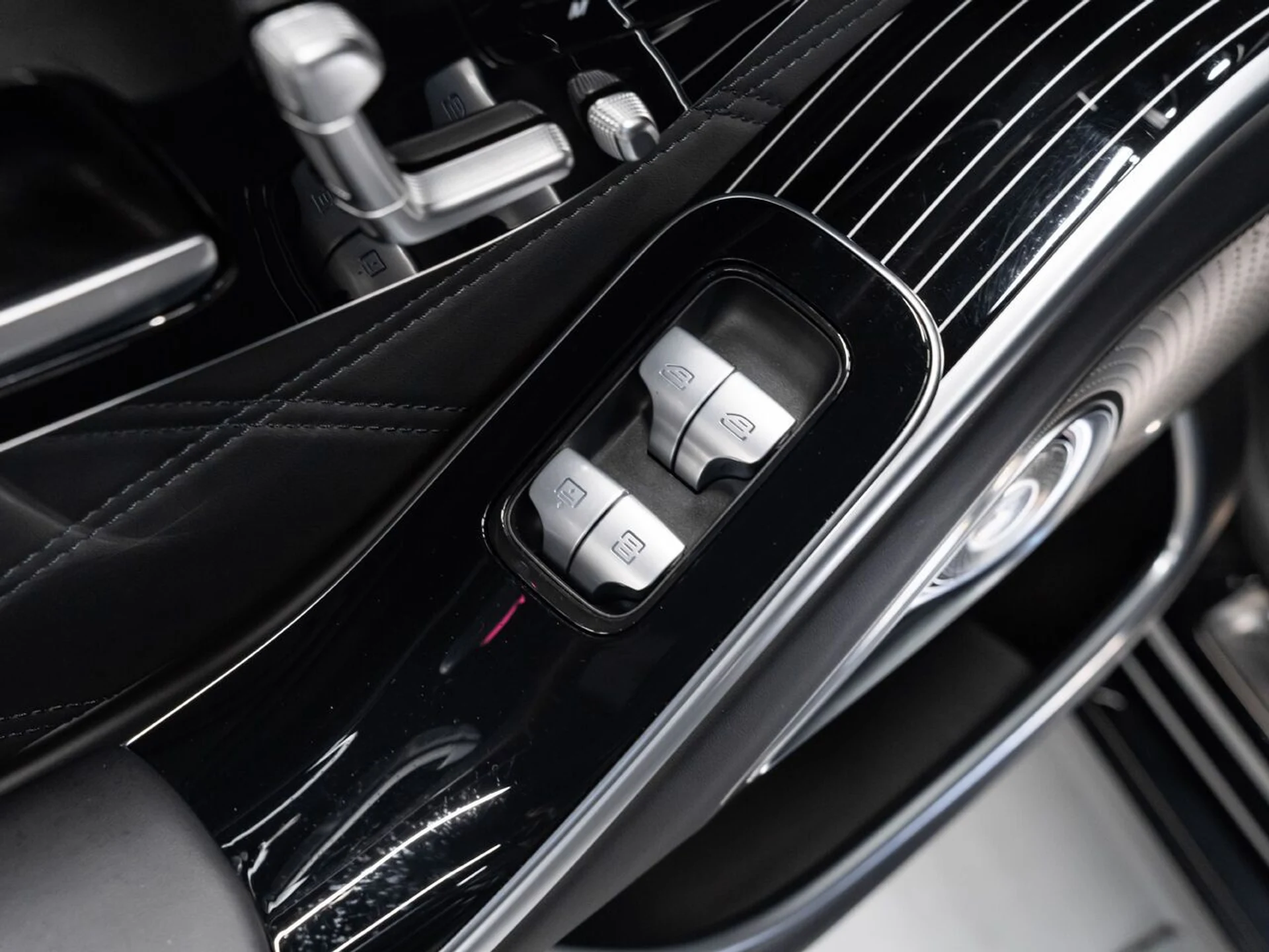 mph135_3291347010_mercedes_benz_s_class_2023_1845940c35