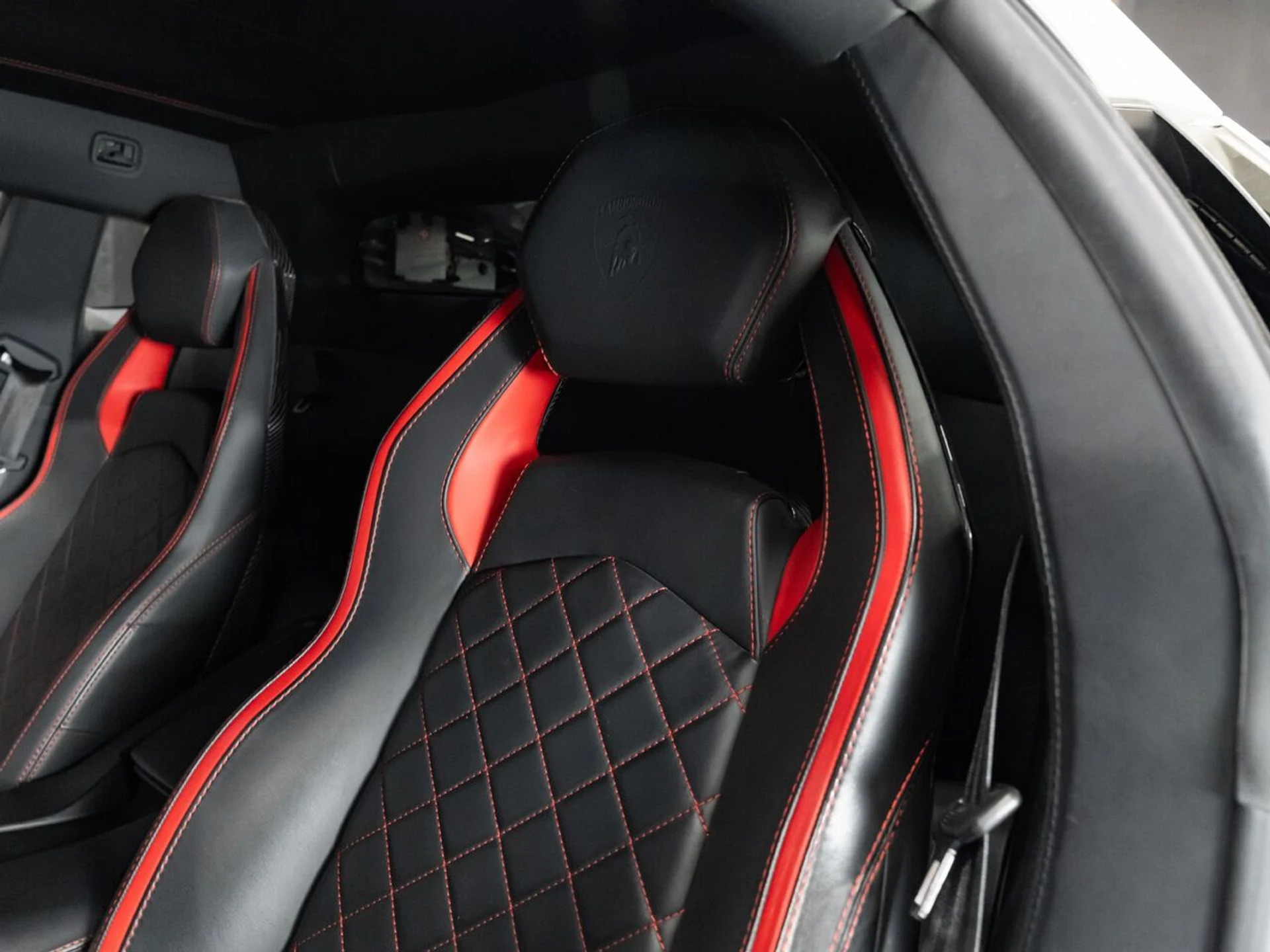 mph136_2338515365_lamborghini_aventador_2017_249185d9d6