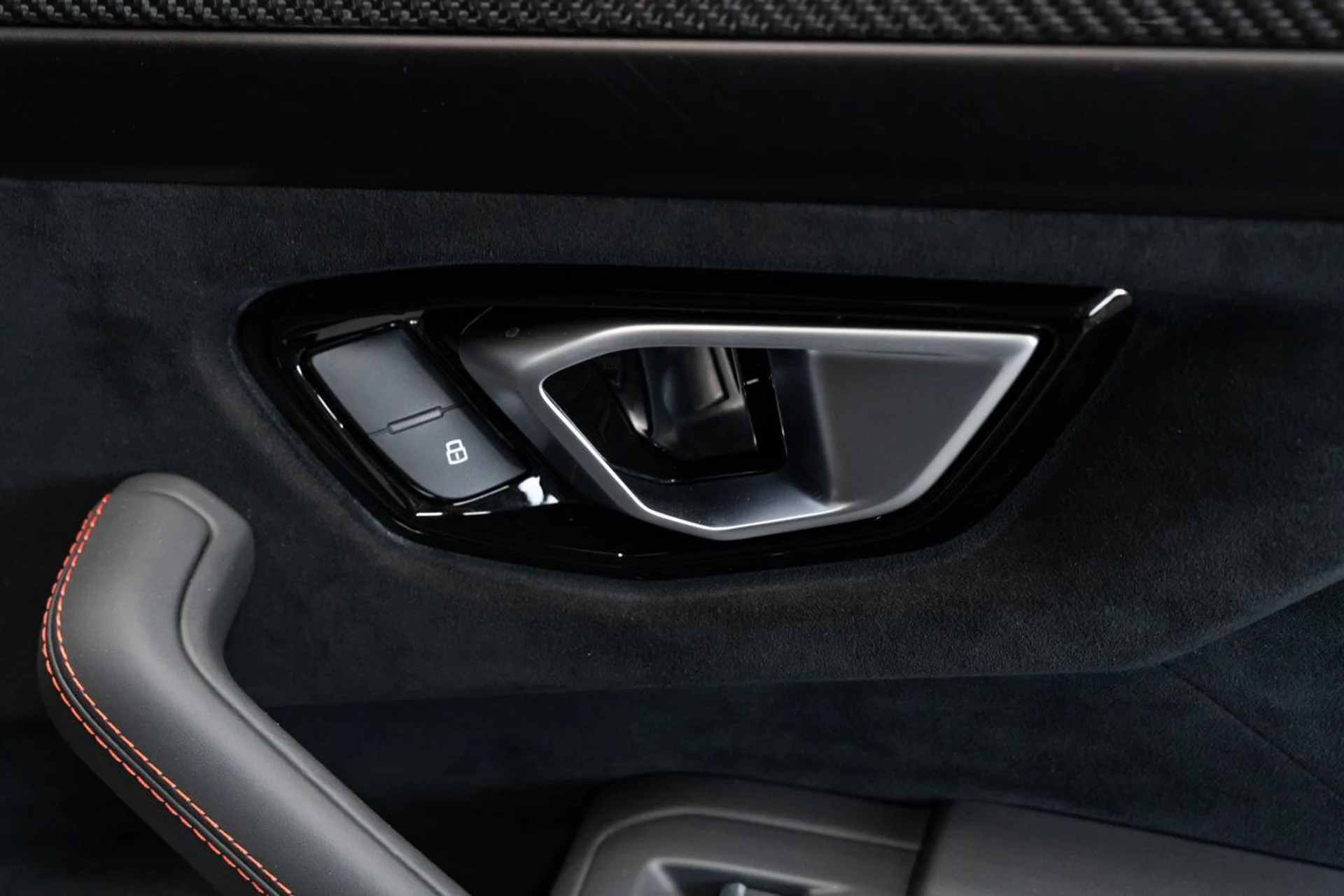 mph136_3225536583_lamborghini_urus_2023_607fd1a412