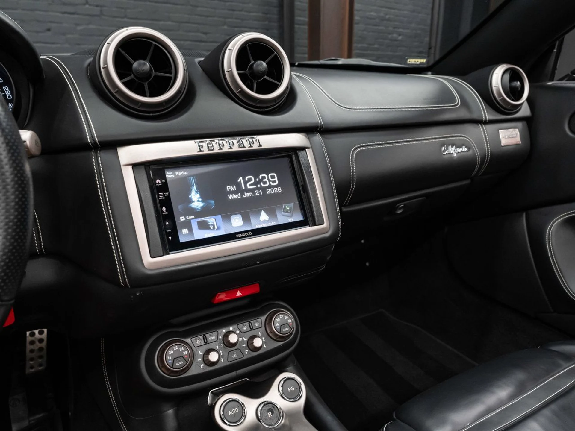 mph137_482482396_ferrari_california_2011_bdc9151409