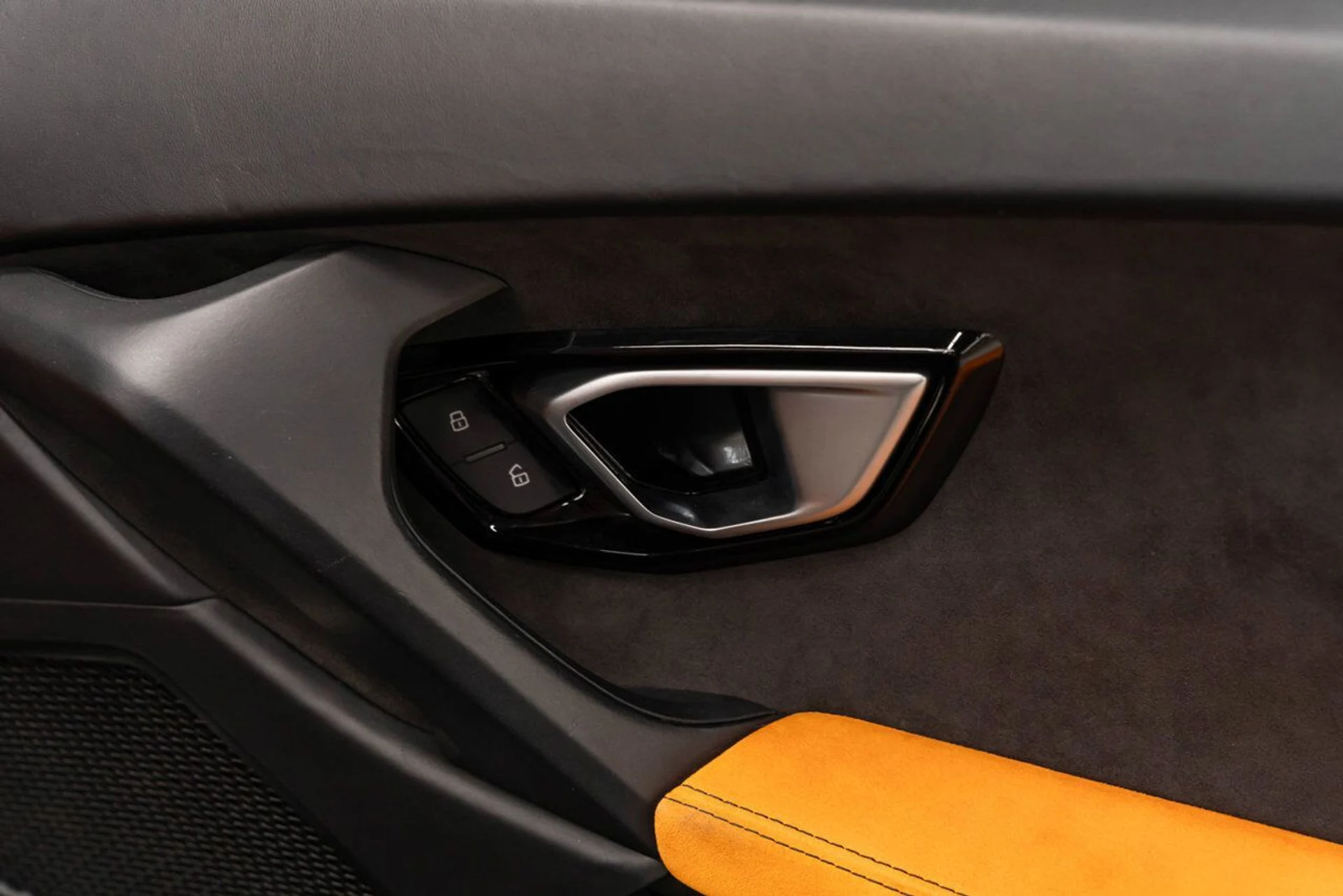 mph138_619149722_lamborghini_huracan_2016_9210e13b25