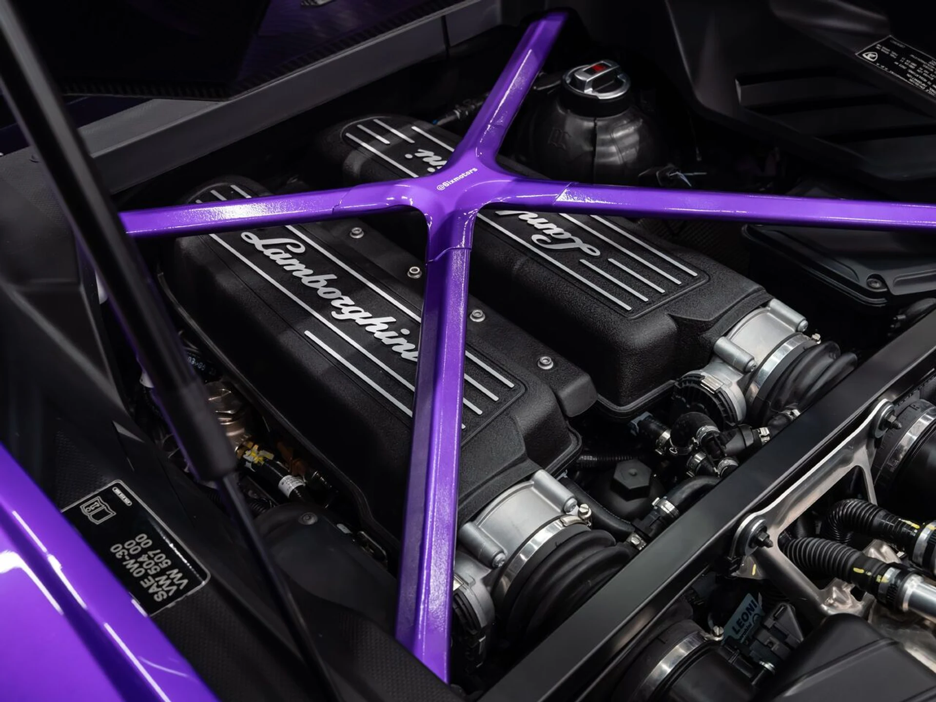 mph139_3303101110_lamborghini_huracan_tecnica_2023_05dbea2223