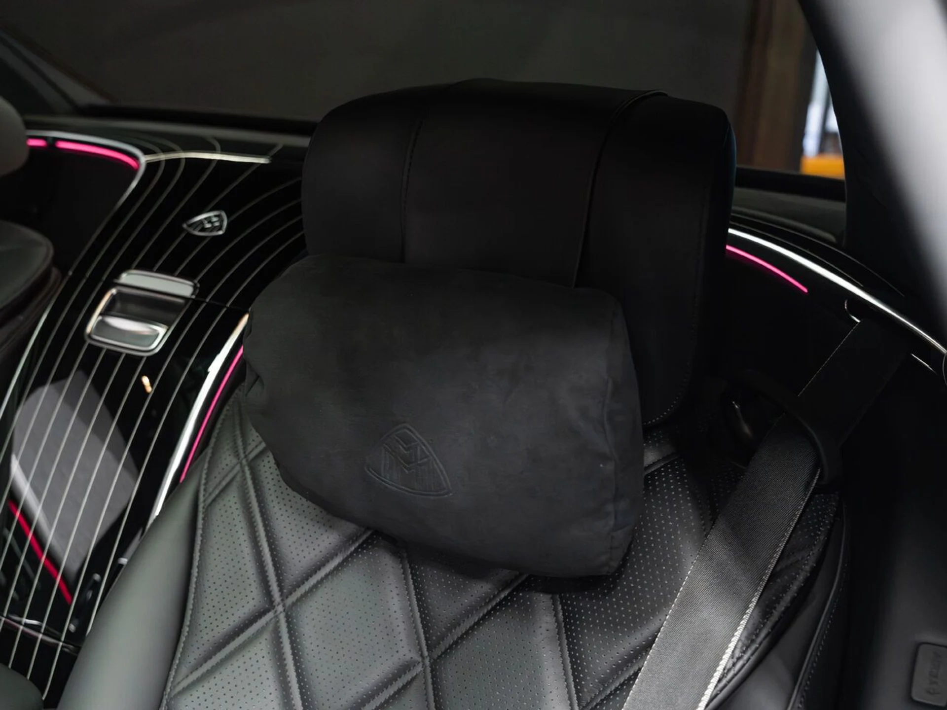 mph140_2090457715_mercedes_benz_s_class_2023_8fda4824e2