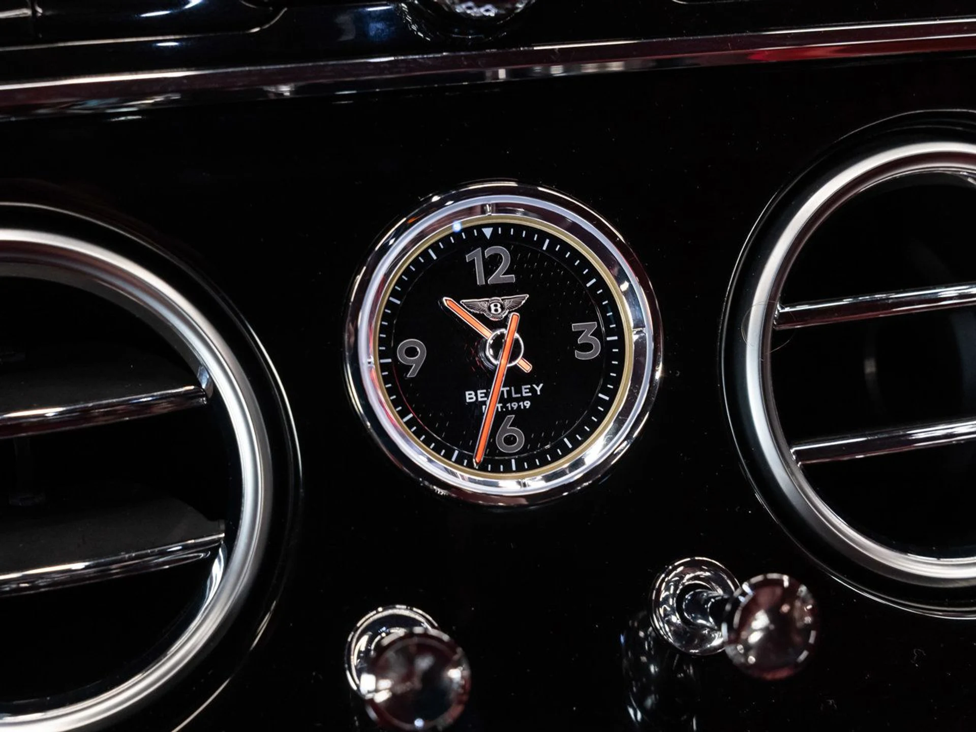 mph140_2471923454_bentley_continental_2020_578b8b96d2