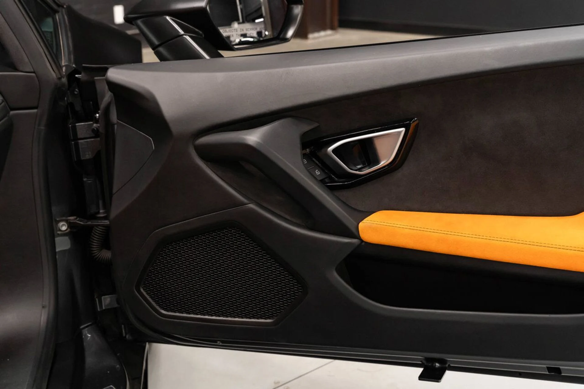 mph140_2710390606_lamborghini_huracan_2016_424ca9eaf0