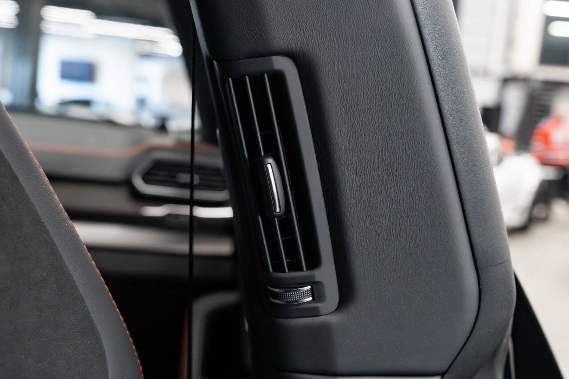 mph140_3081047611_lamborghini_urus_2023_c769ce6ac4