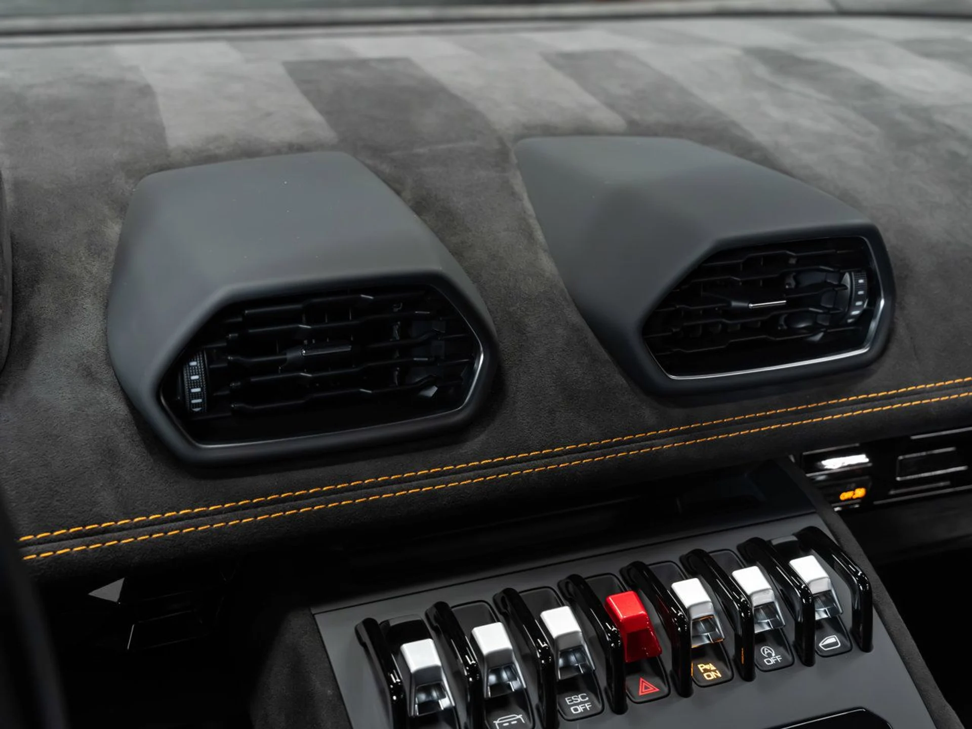 mph140_3451538834_lamborghini_huracan_2023_8d28609ac6