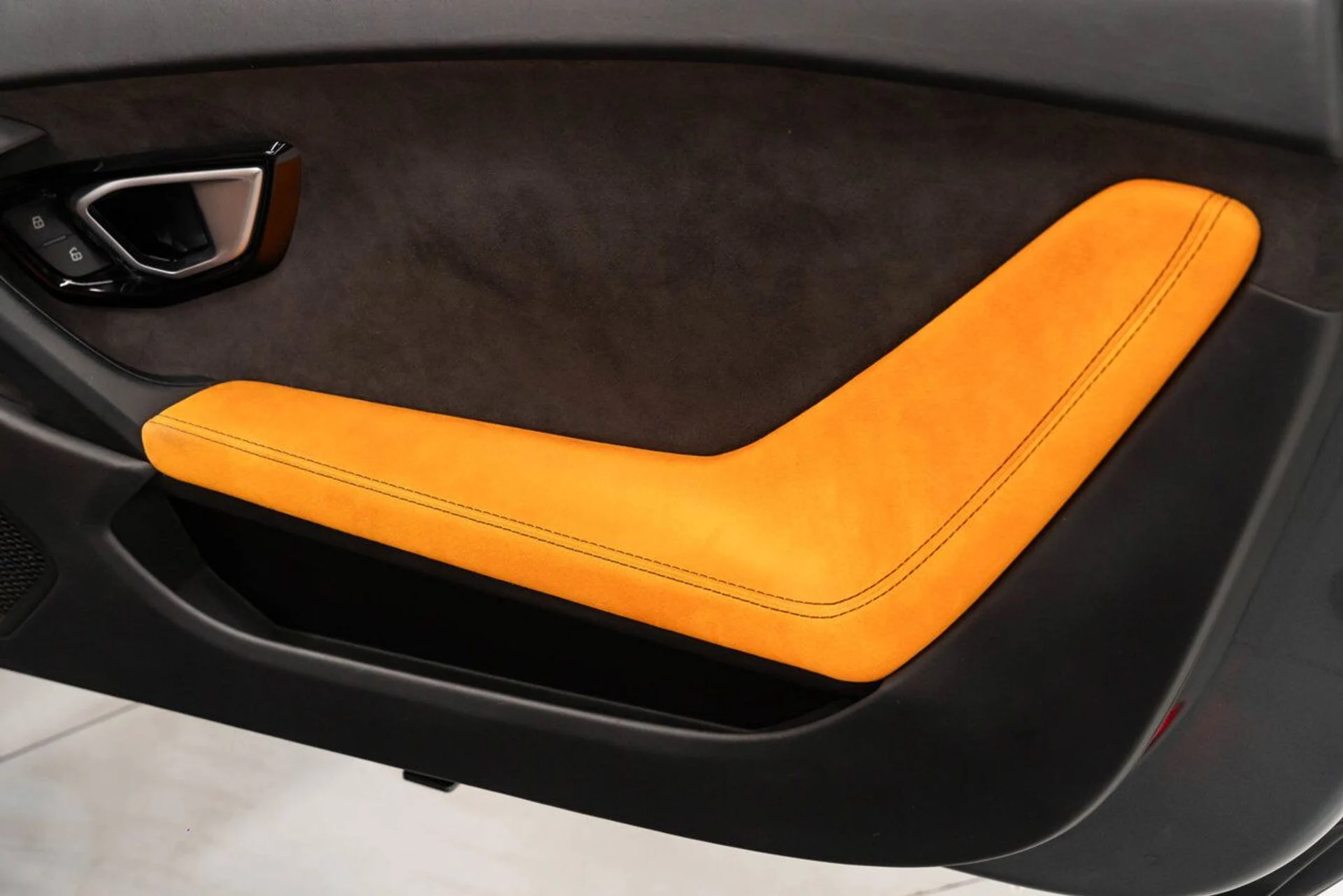 mph141_3645138953_lamborghini_huracan_2016_fe25bbc368