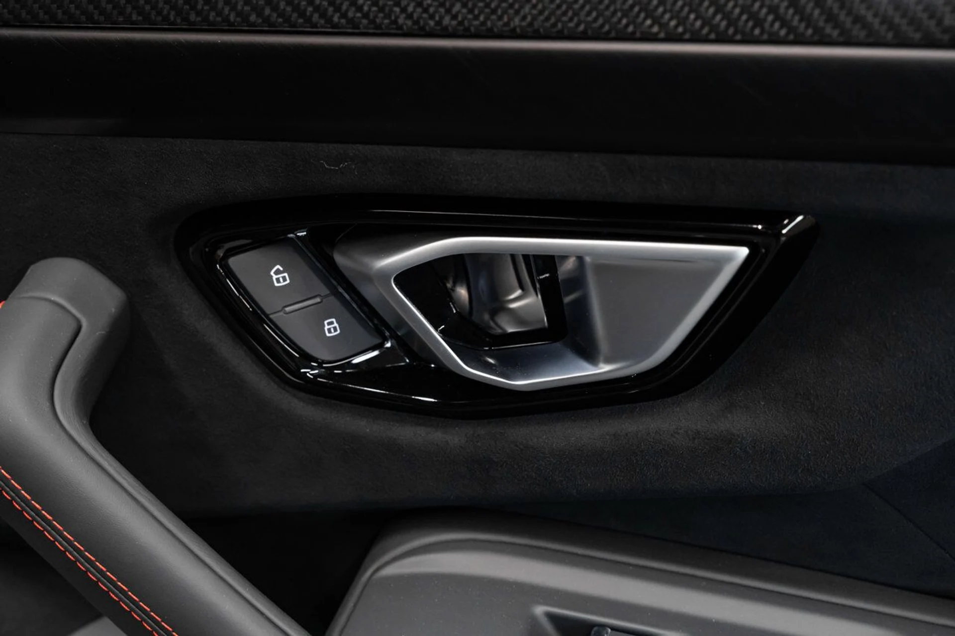 mph142_2937296562_lamborghini_urus_2023_35d491e6fc