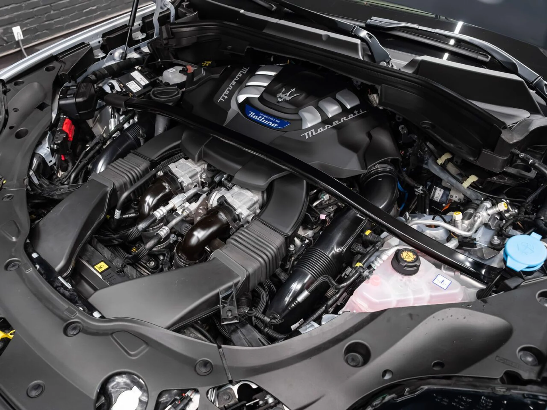 mph142_3388937927_maserati_grecale_2024_9c468a0ff3