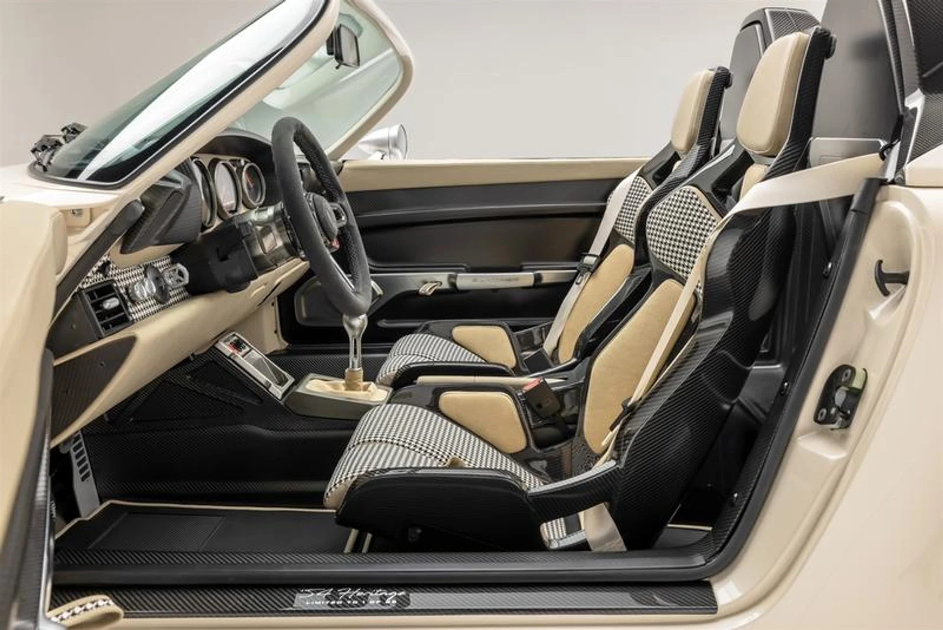 mph143_2783739925_A98_DC_32_B_9_BC_1_49_AF_86_FD_89205_BF_3_FBE_0_3e9620232e