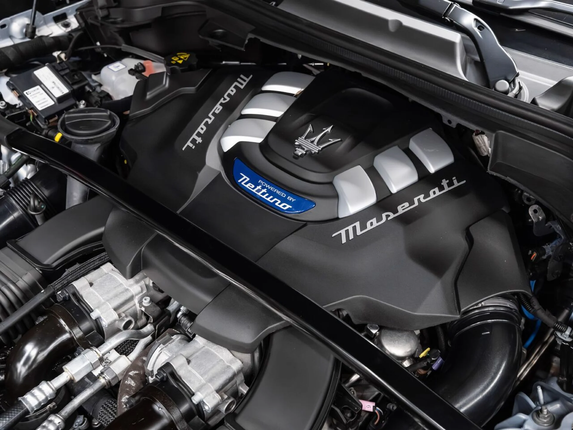 mph143_3867986262_maserati_grecale_2024_11cfe8c5a1