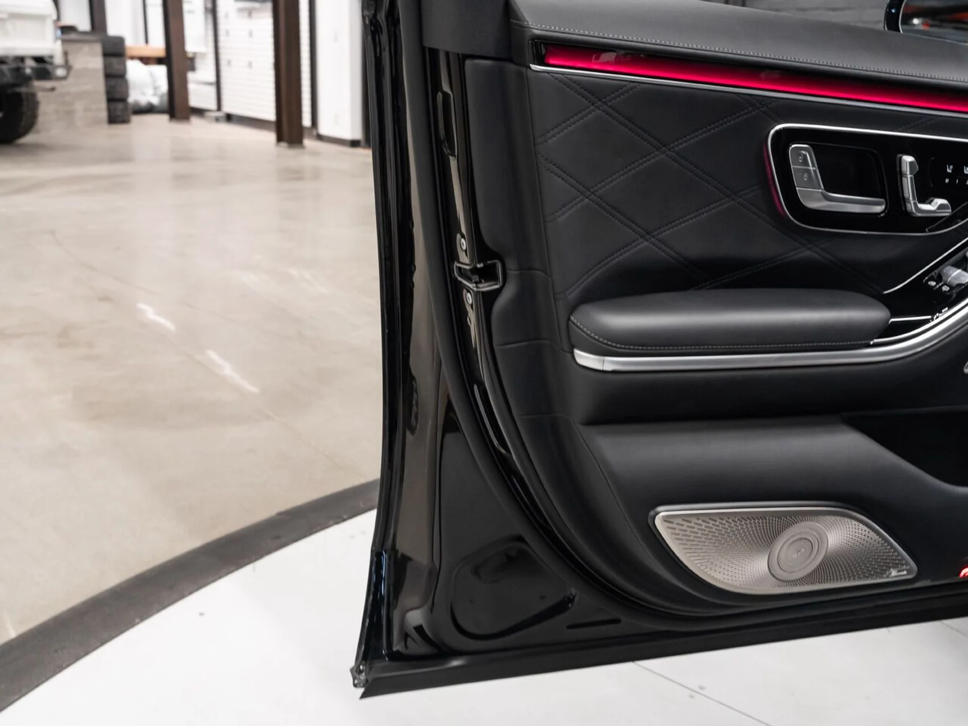 mph144_346711248_mercedes_benz_s_class_2023_af76579869