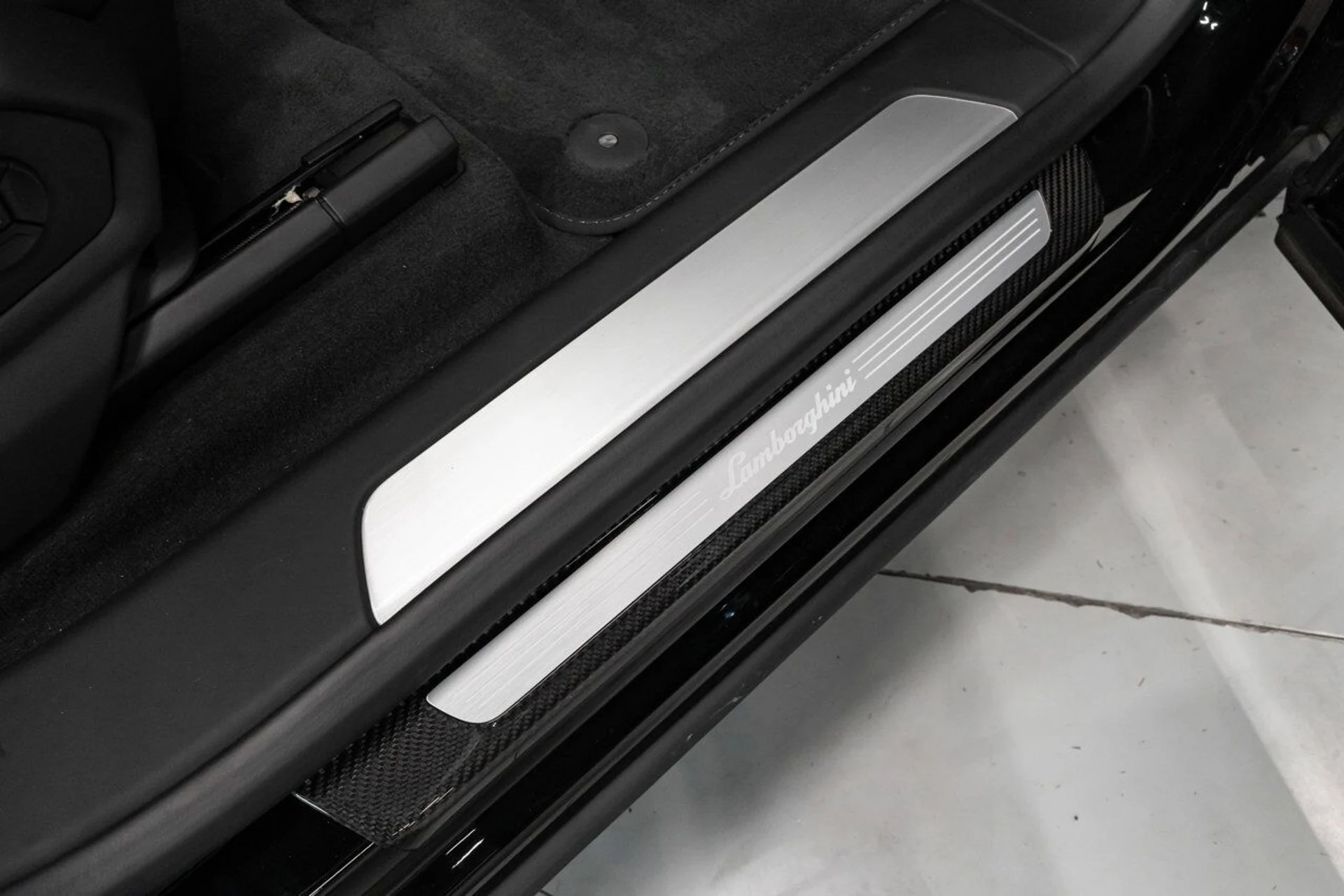 mph146_693467173_lamborghini_urus_2023_ea1012a2ee