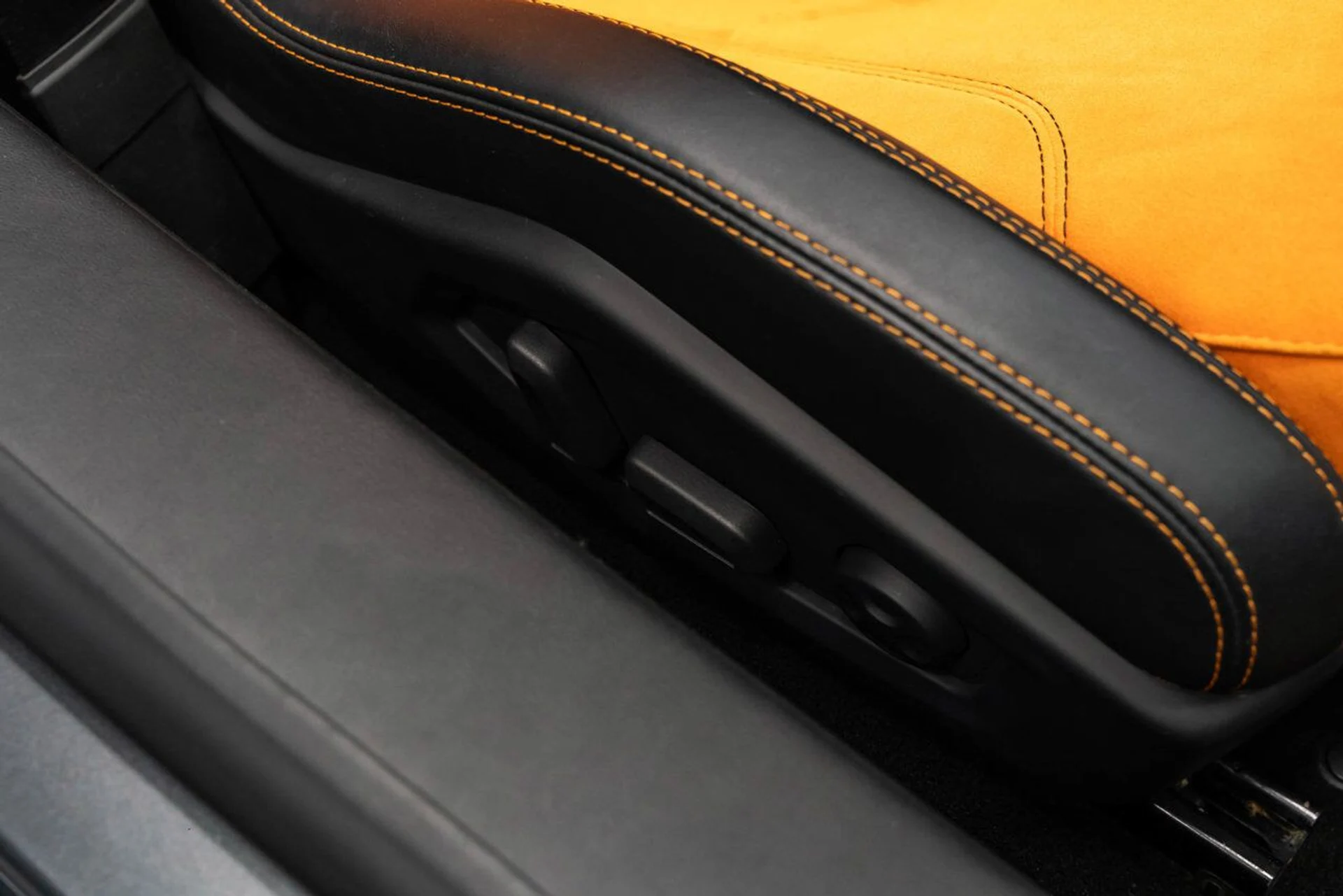 mph148_1760549402_lamborghini_huracan_2016_4d8c4f2c4b