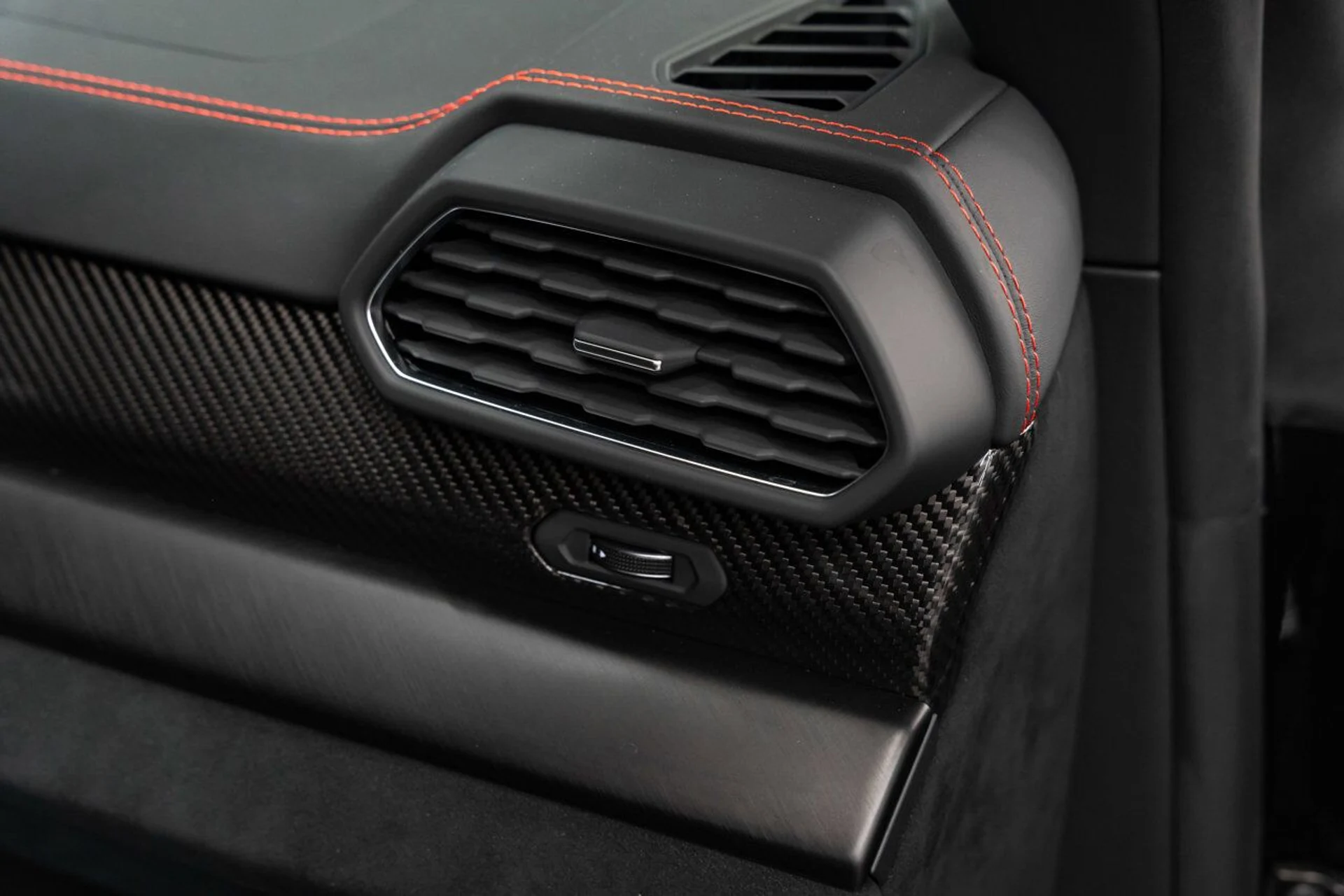 mph148_2034876285_lamborghini_urus_2023_4aa939a055