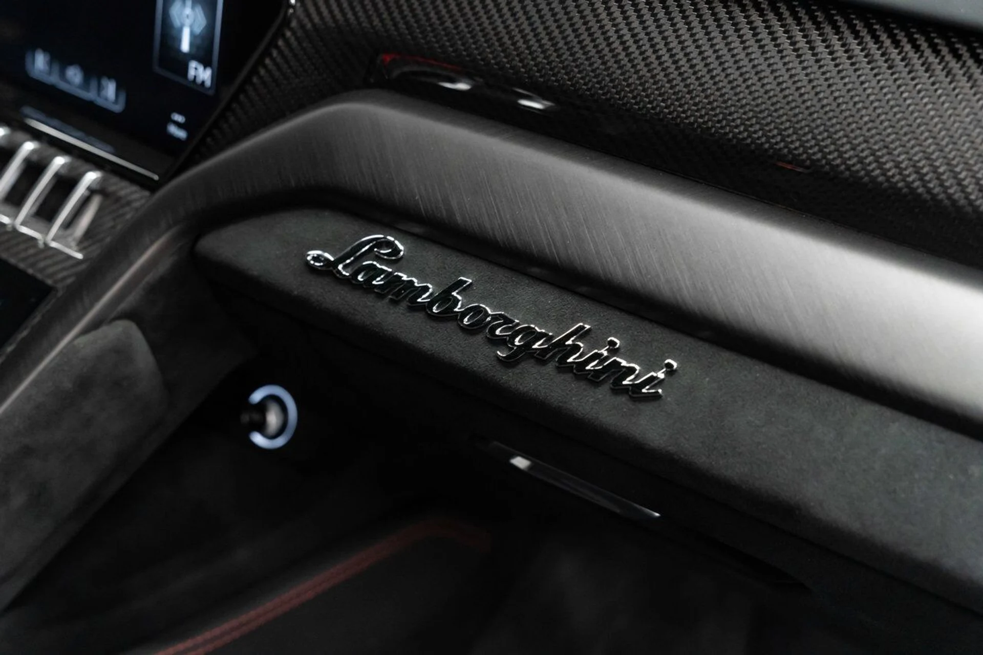 mph149_481936314_lamborghini_urus_2023_41d42ed0b4