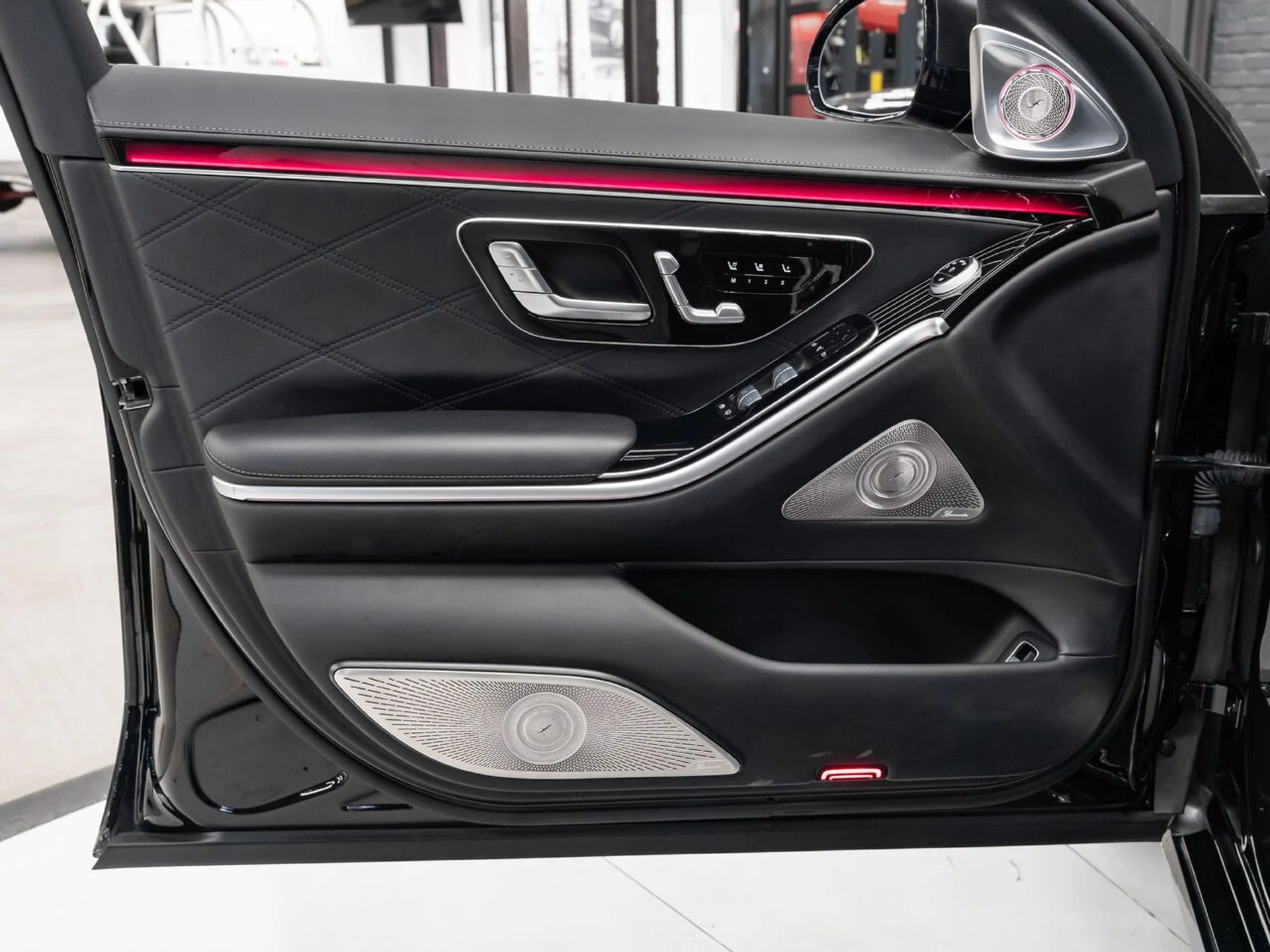 mph150_571728017_mercedes_benz_s_class_2023_df03463bd0